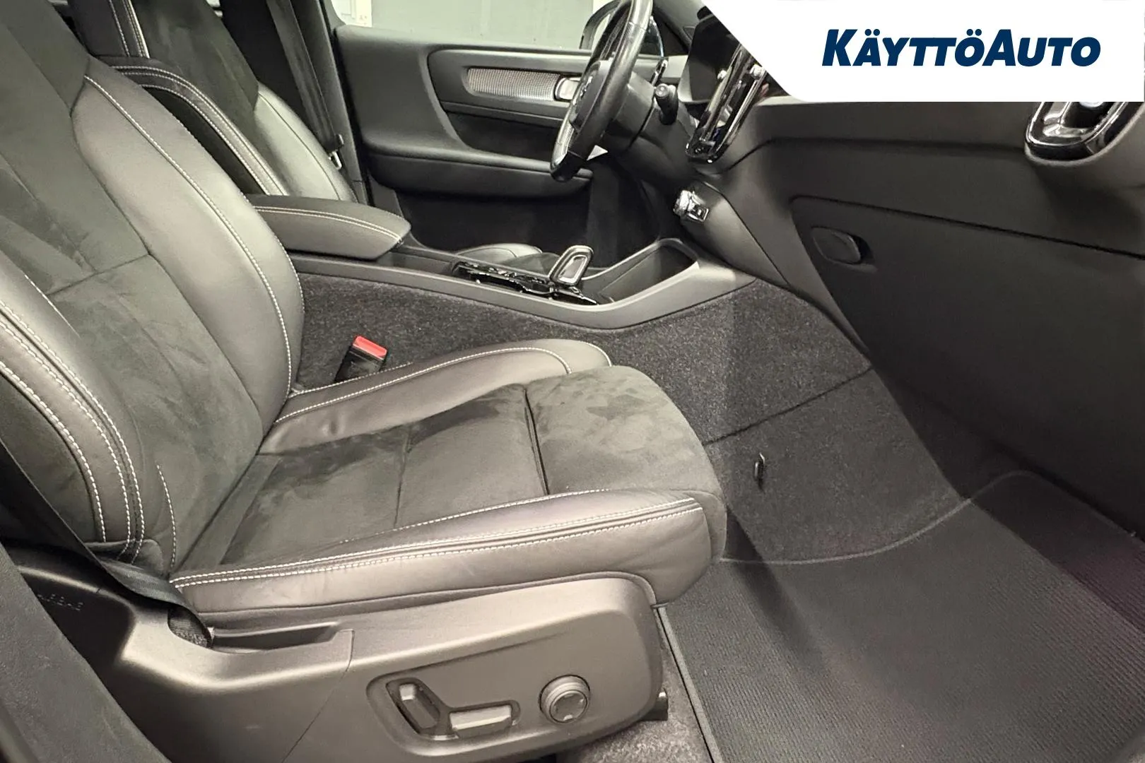 VOLVO XC40 ETS-250 carousel image