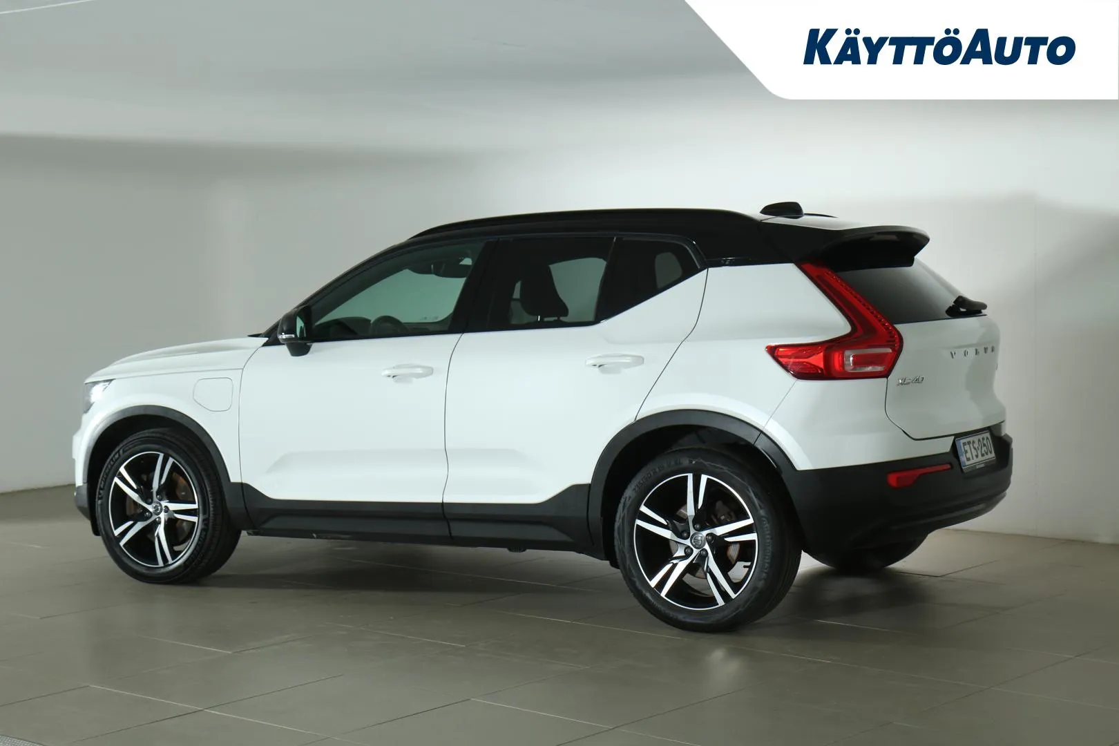 VOLVO XC40 ETS-250 carousel image