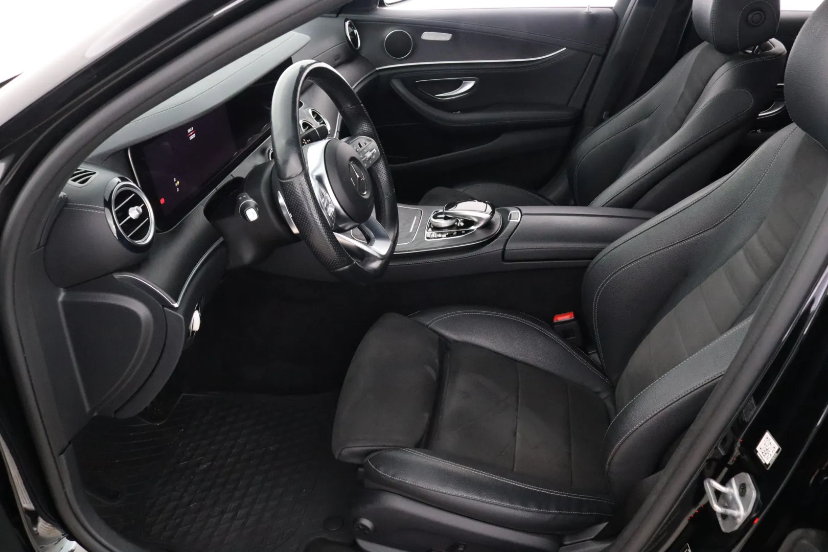 MERCEDES-BENZ E MPO-592 carousel image