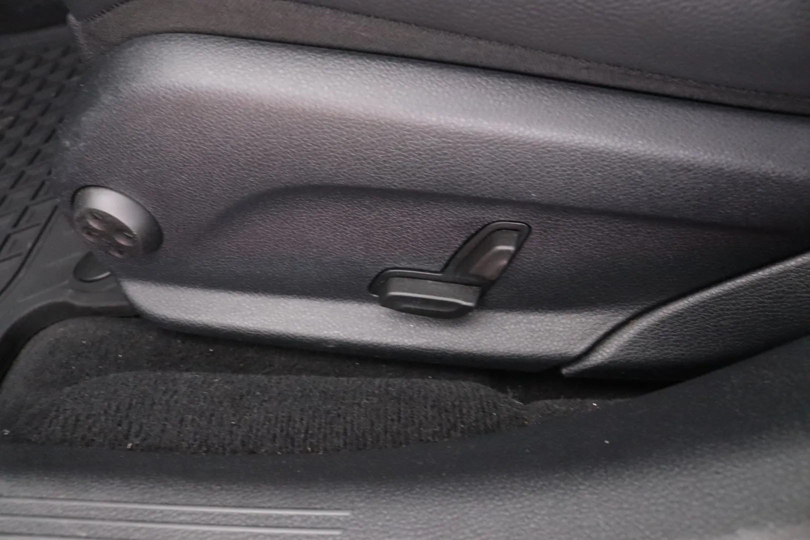 MERCEDES-BENZ E MPO-592 carousel image