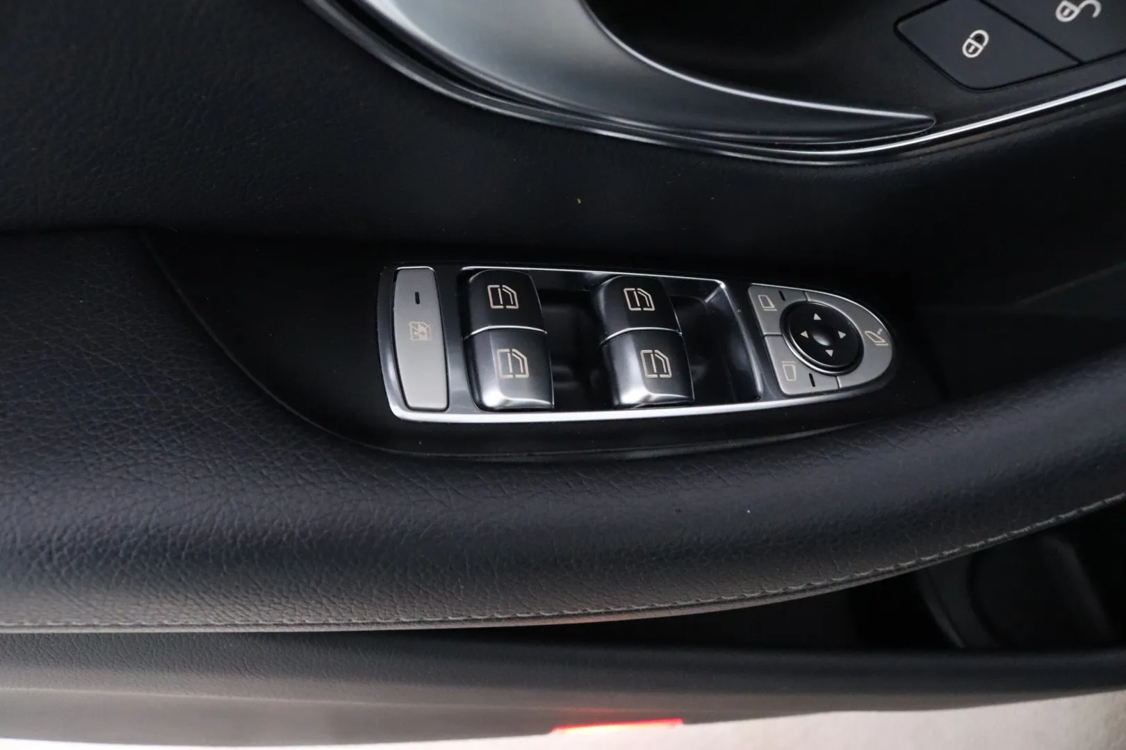 MERCEDES-BENZ E MPO-592 carousel image