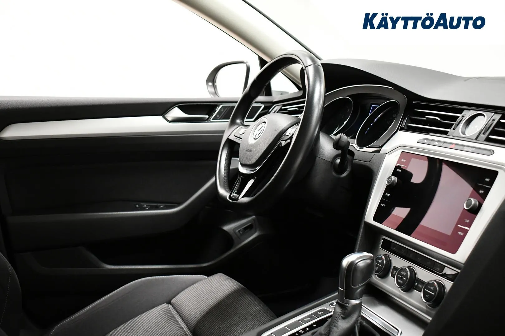 VOLKSWAGEN Passat CMM-289 carousel image