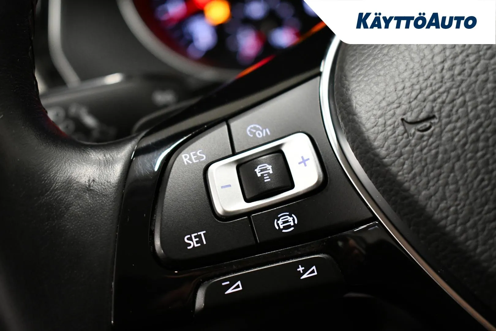 VOLKSWAGEN Passat CMM-289 carousel image