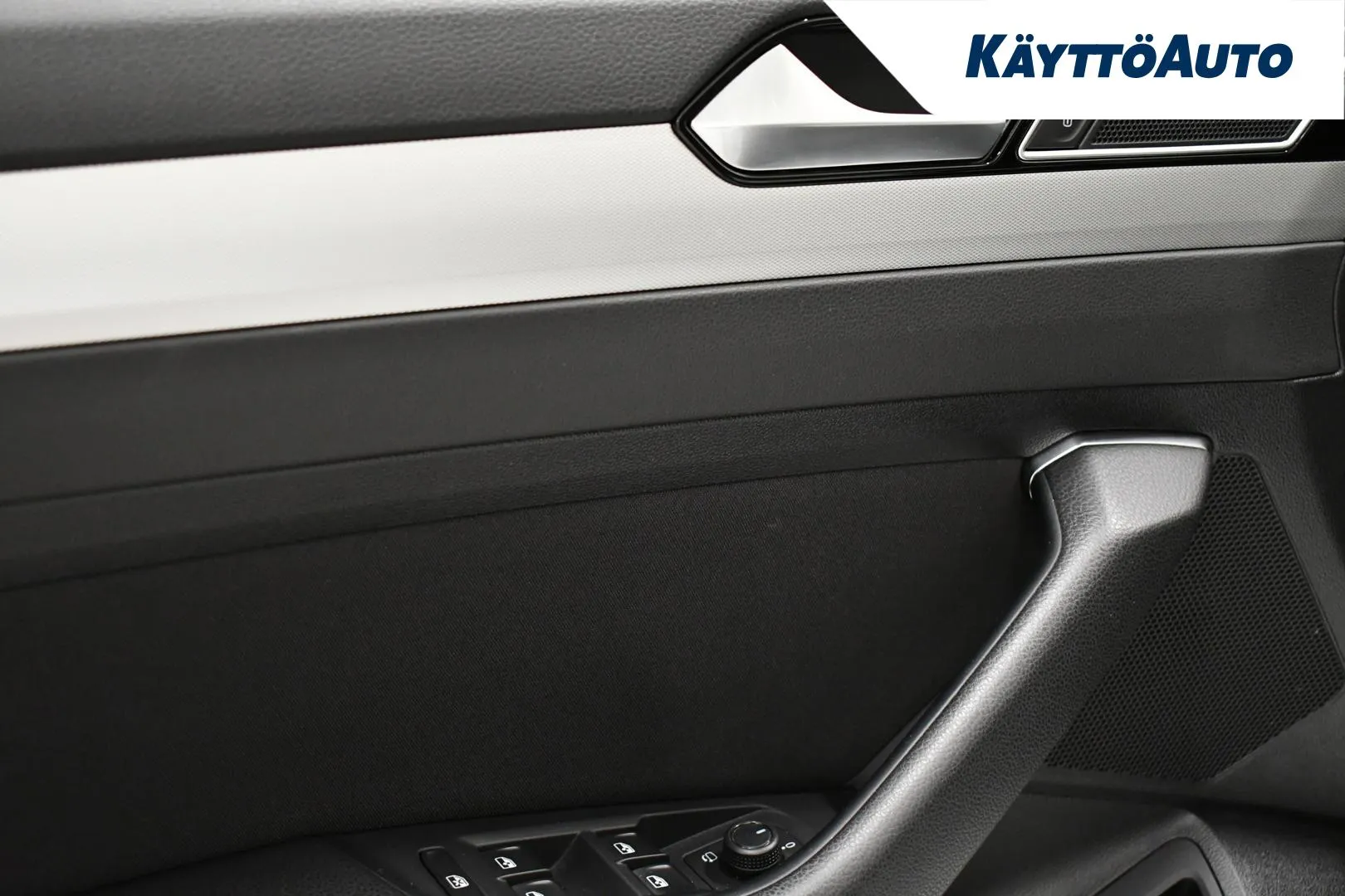 VOLKSWAGEN Passat CMM-289 carousel image