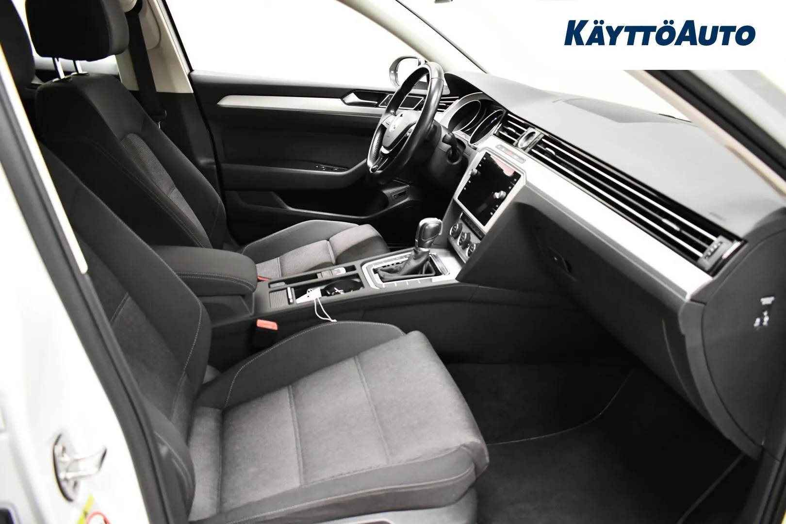 VOLKSWAGEN Passat CMM-289 carousel image