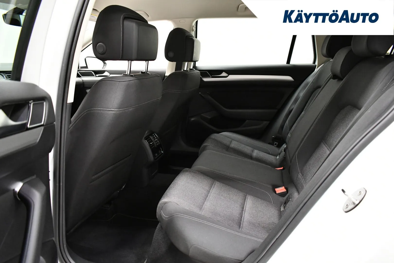 VOLKSWAGEN Passat CMM-289 carousel image