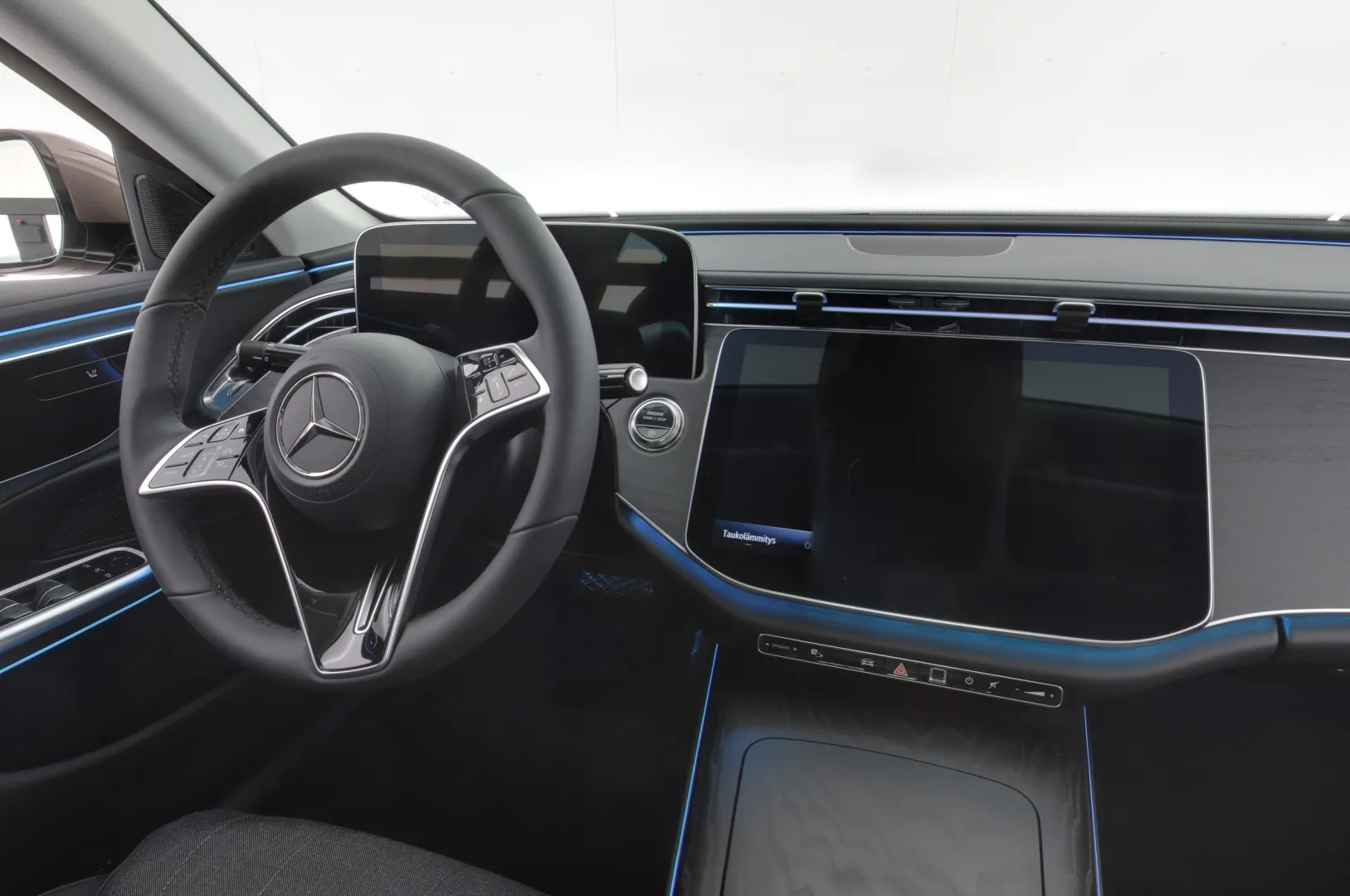 Mercedes-Benz E ISV-210 carousel image