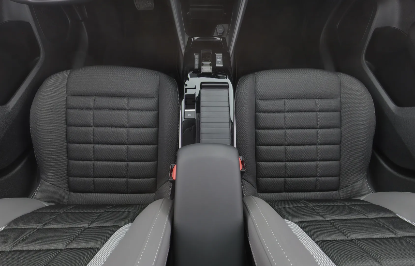 Citroen C4 ISR-223 carousel image