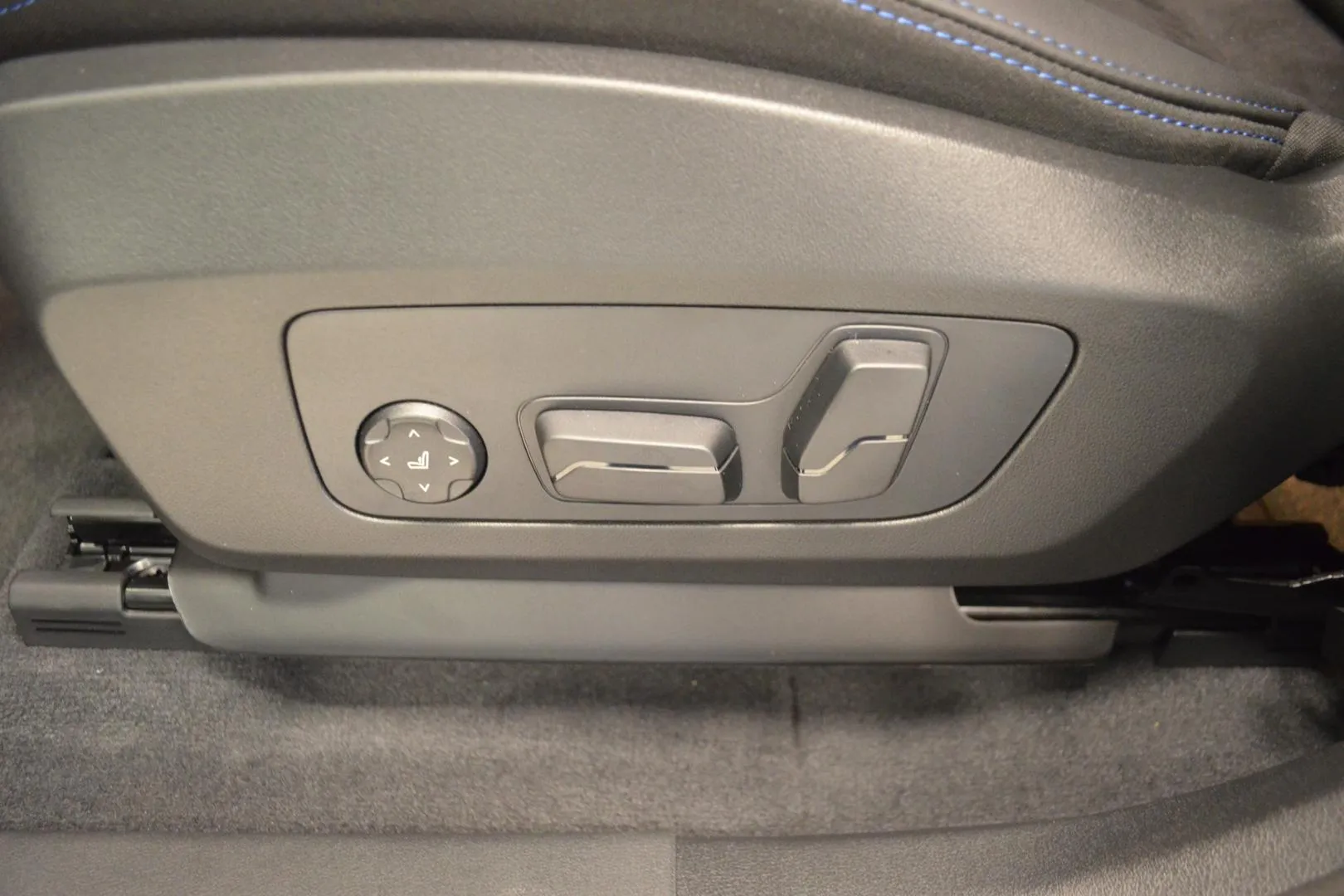 BMW iX1 ISR-534 carousel image