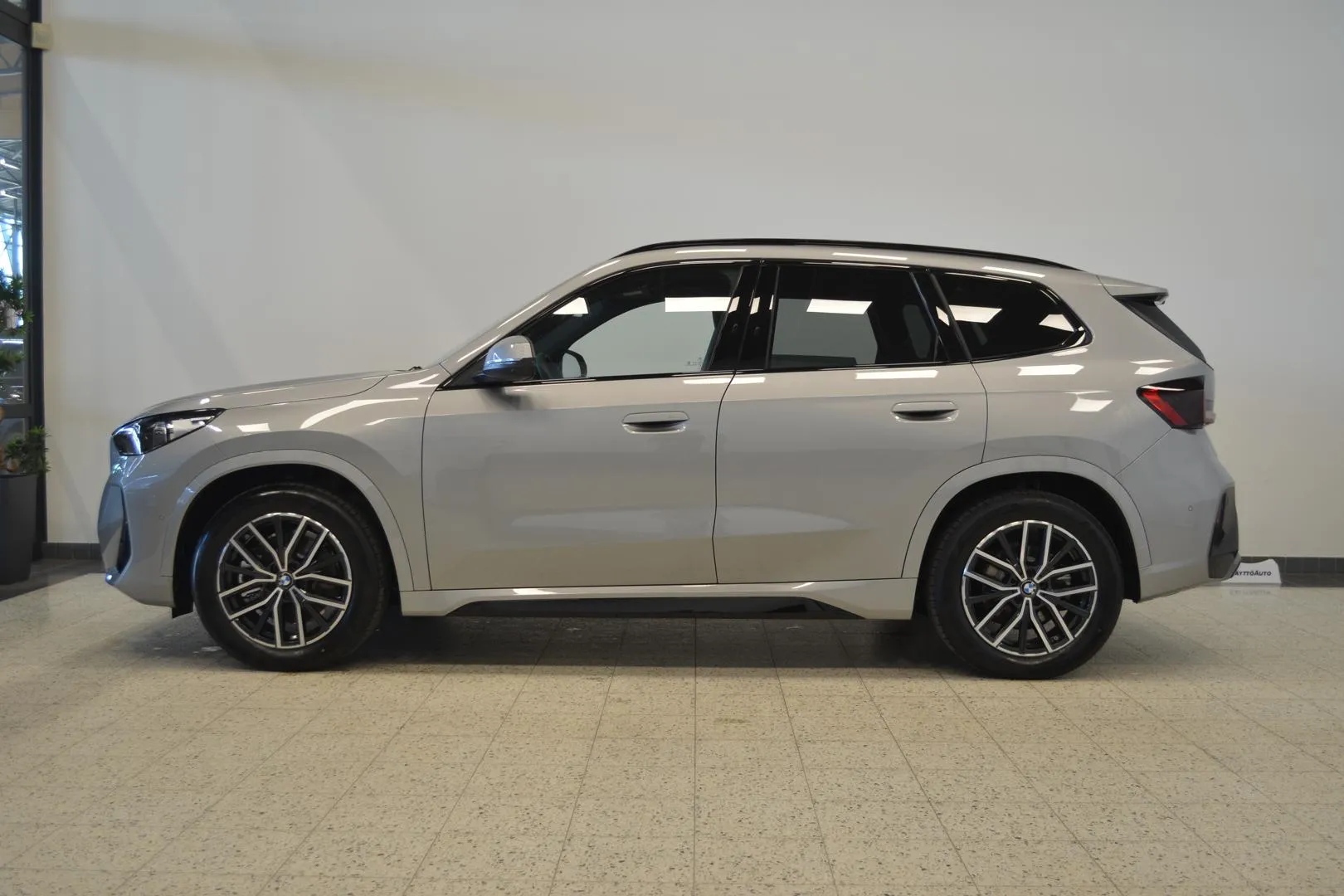 BMW iX1 ISR-534 carousel image