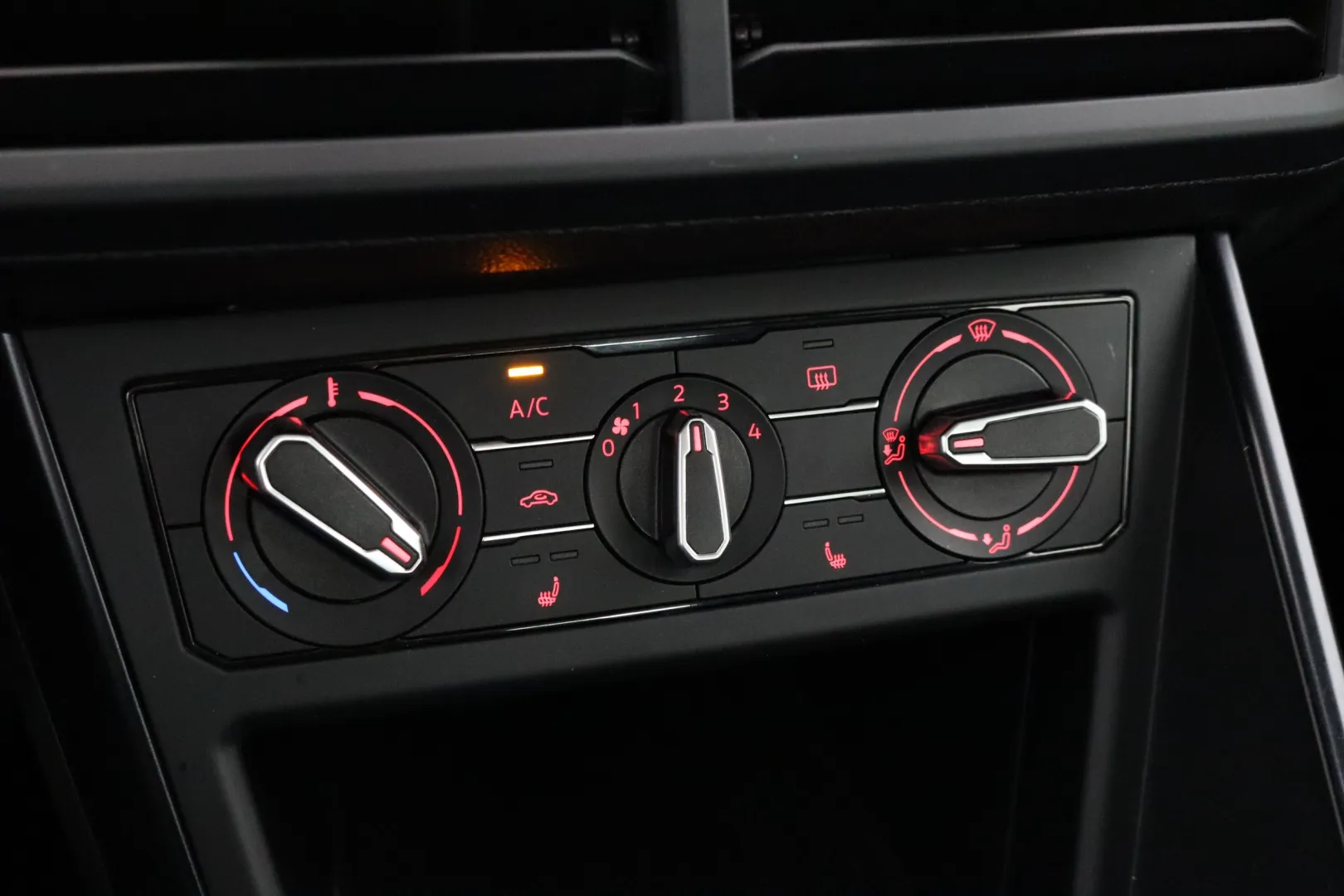 VOLKSWAGEN Polo ERJ-851 carousel image