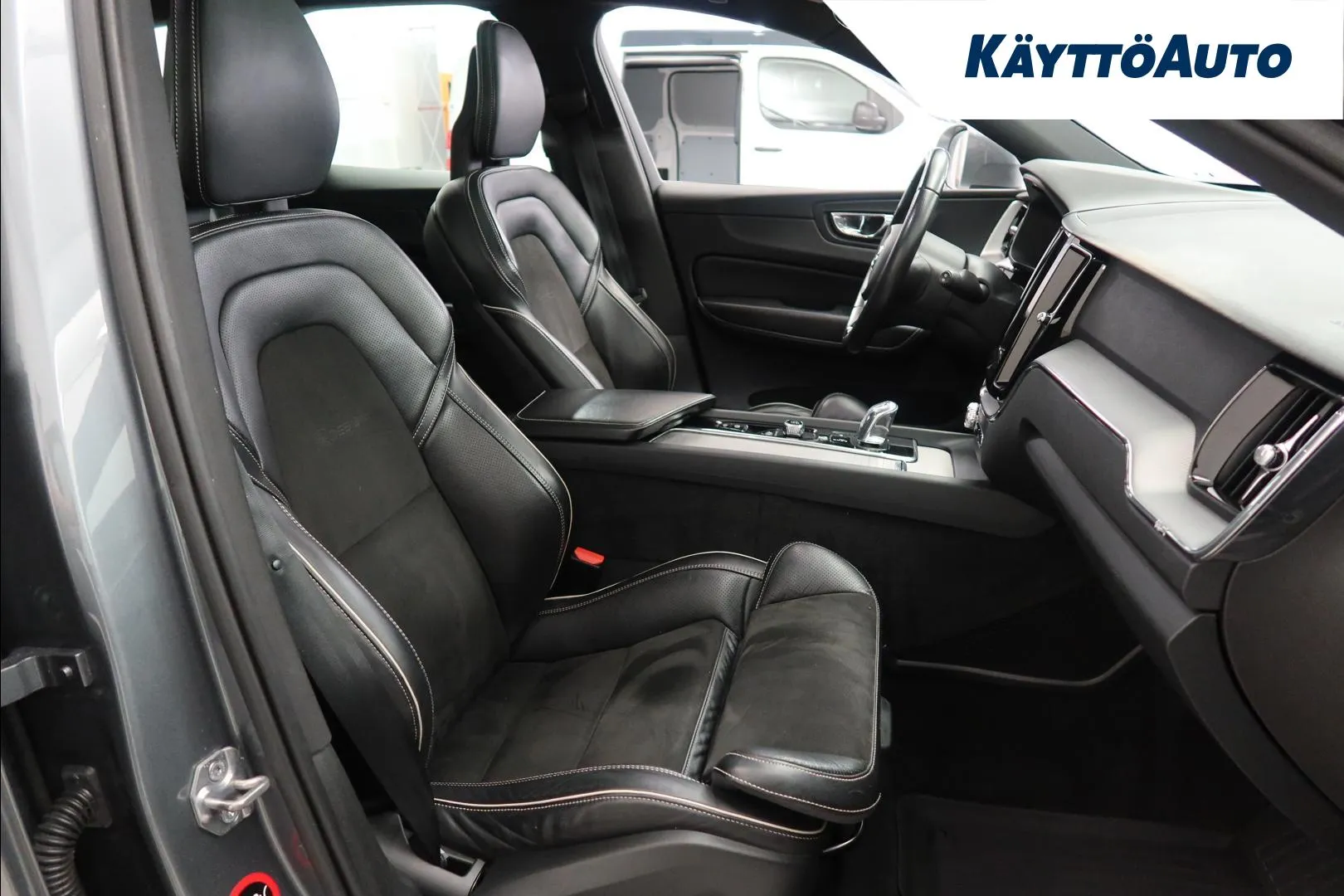 Volvo XC60 IOB-423 carousel image