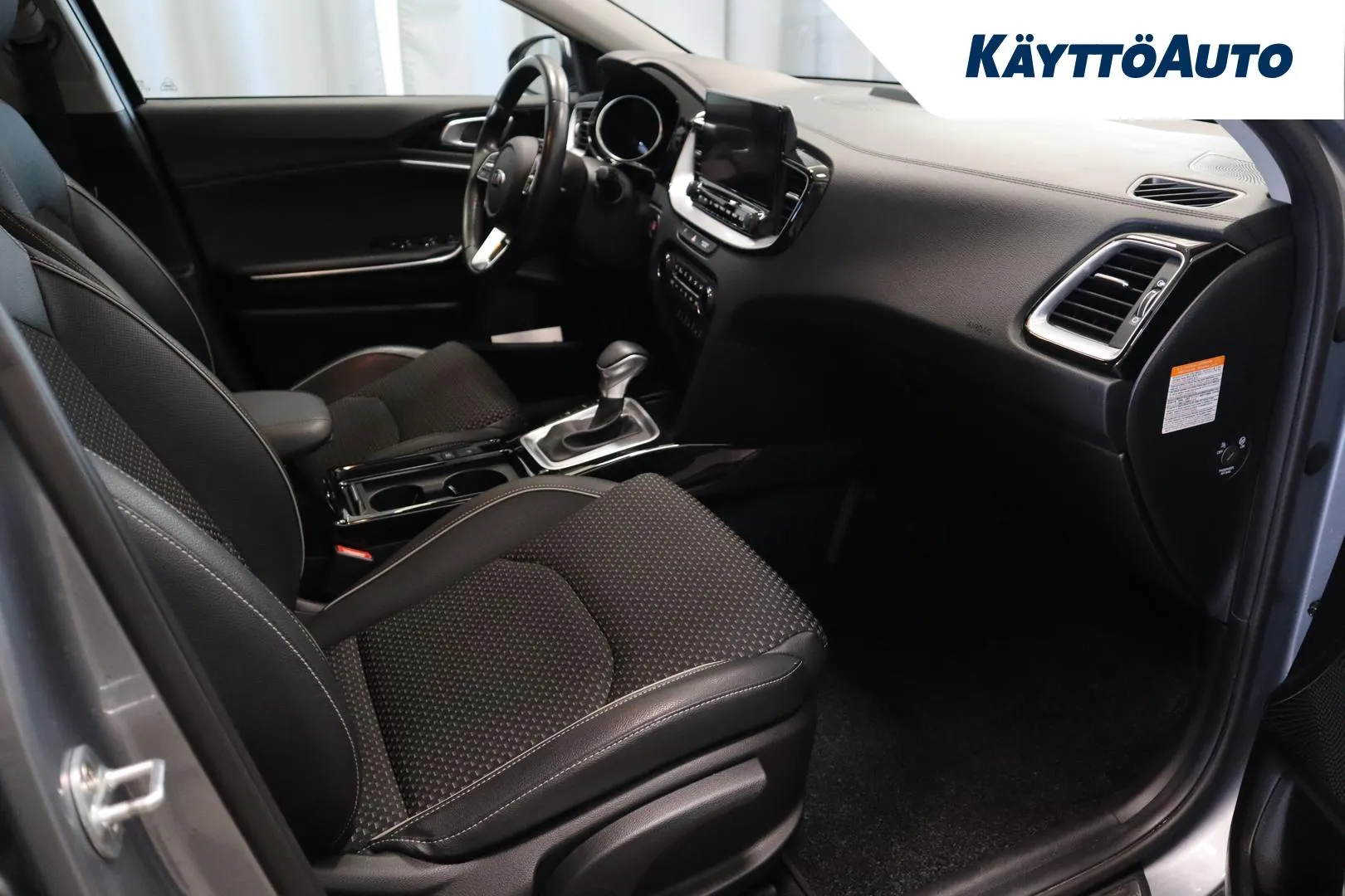 KIA XCeed LPA-603 carousel image