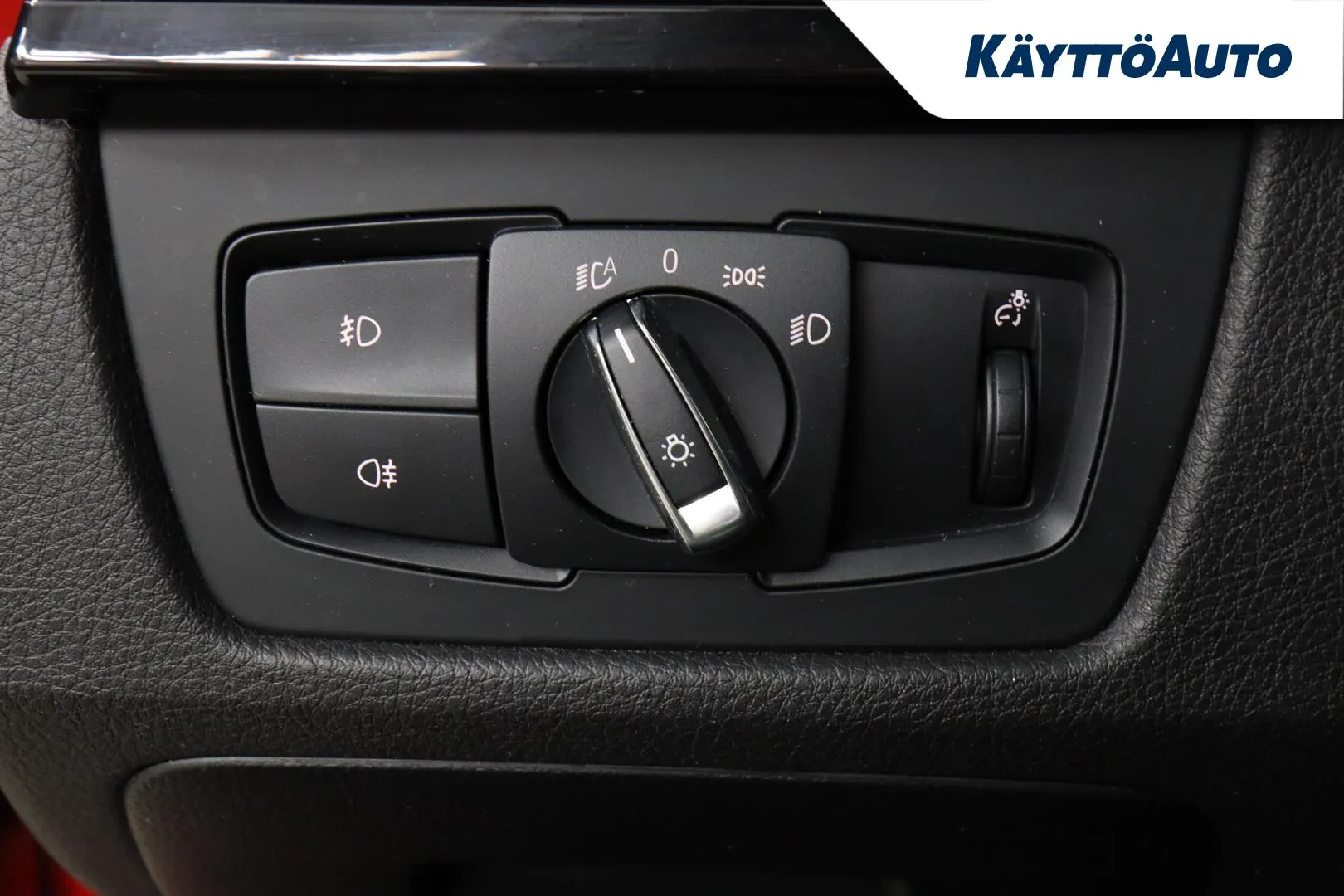 BMW 320 SNM-745 carousel image