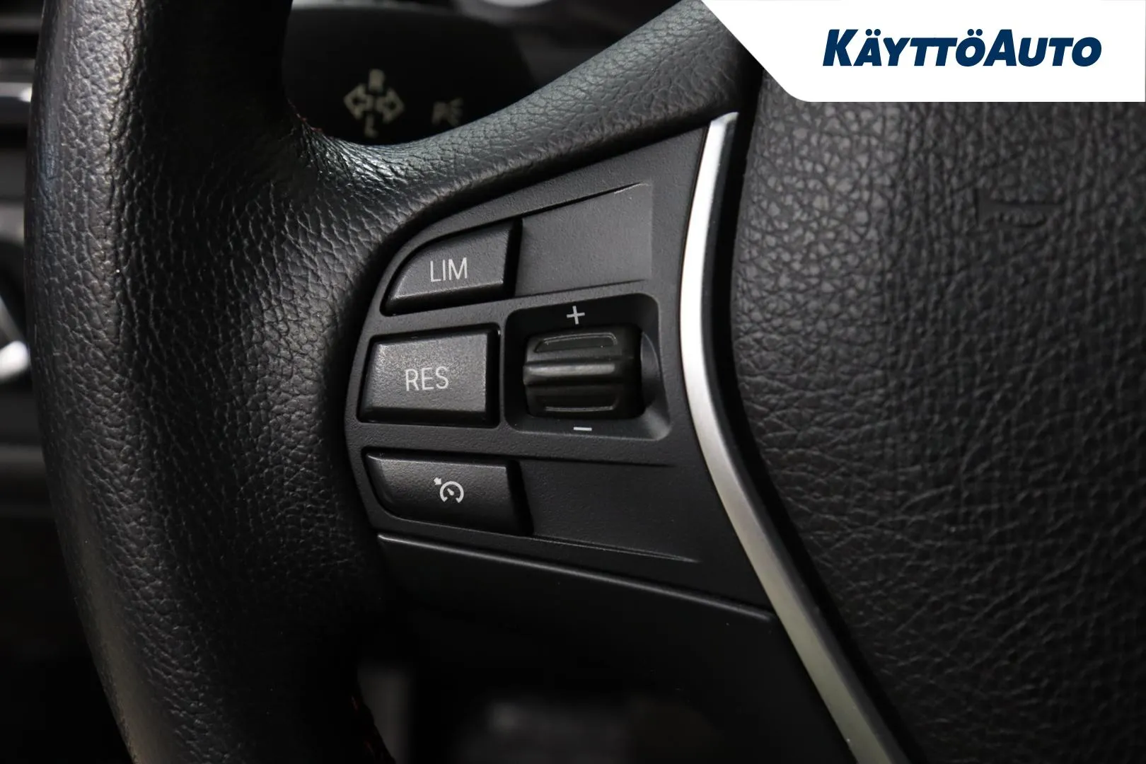 BMW 320 SNM-745 carousel image