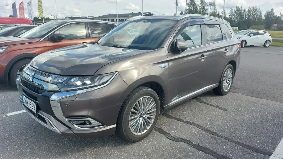 MITSUBISHI Outlander PHEV CMK-699 carousel image