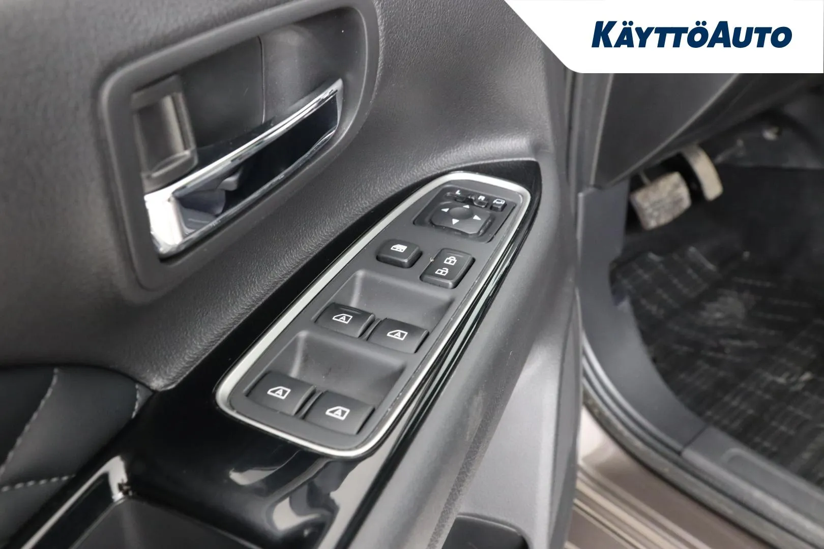 MITSUBISHI Outlander PHEV CMK-699 carousel image