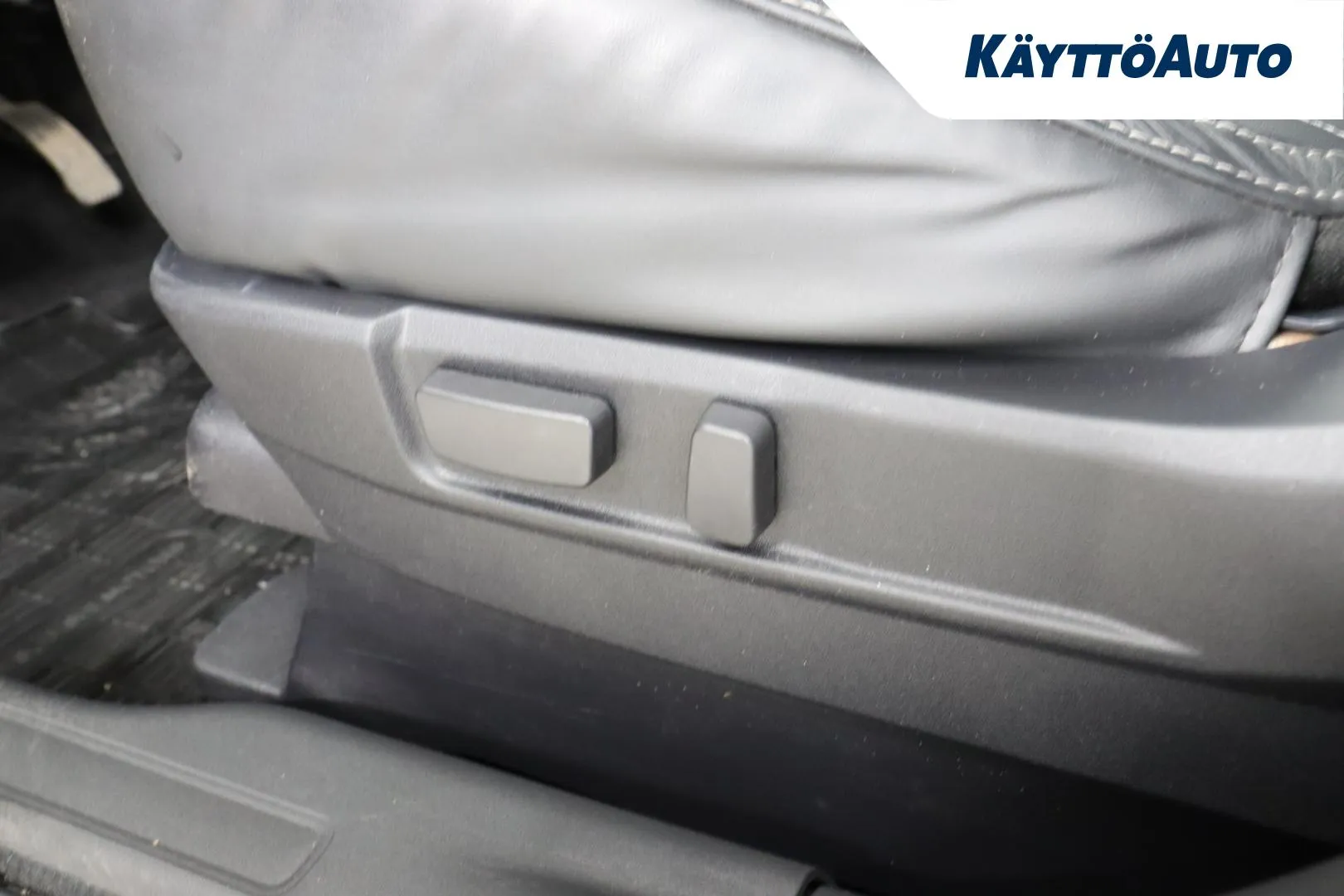 MITSUBISHI Outlander PHEV CMK-699 carousel image