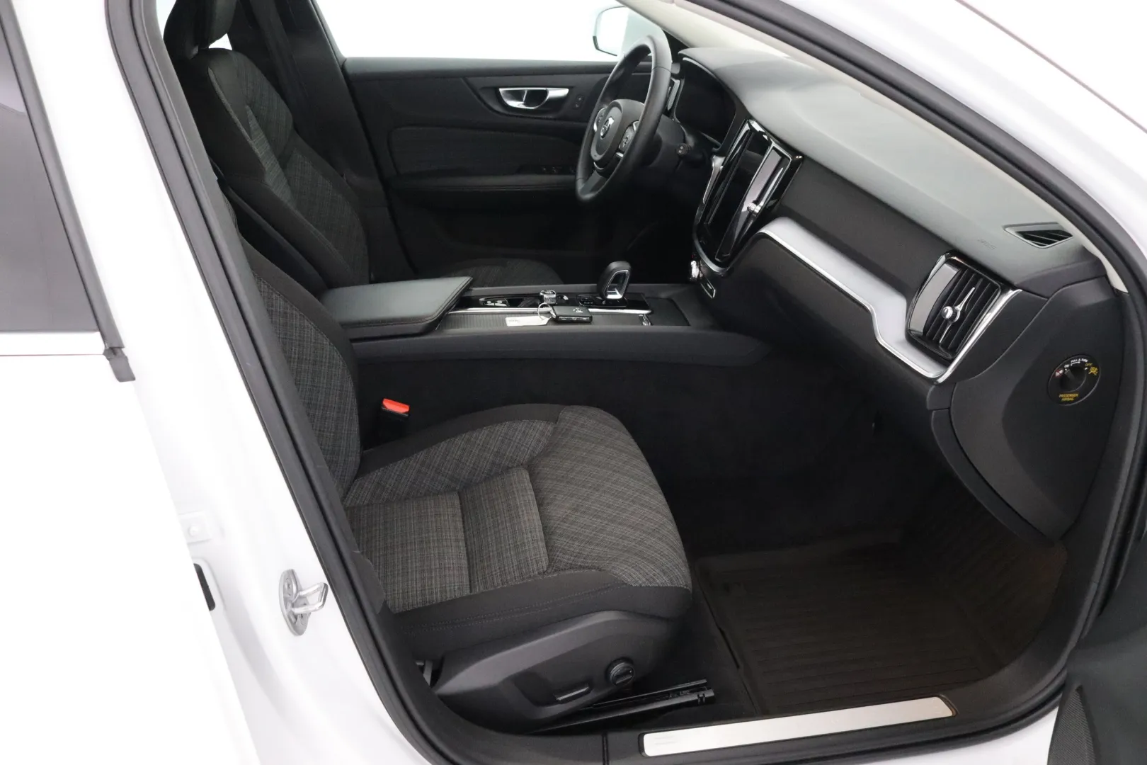 Volvo V60 SYY-446 carousel image