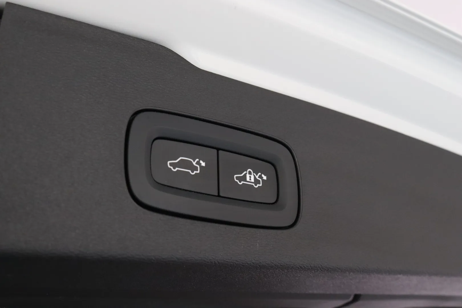 Volvo V60 SYY-446 carousel image