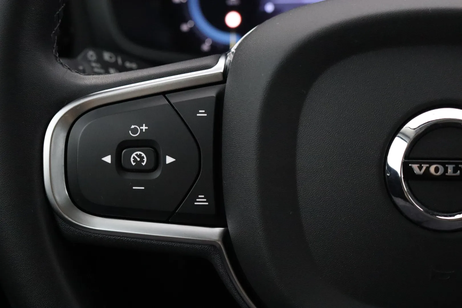 Volvo V60 SYY-446 carousel image