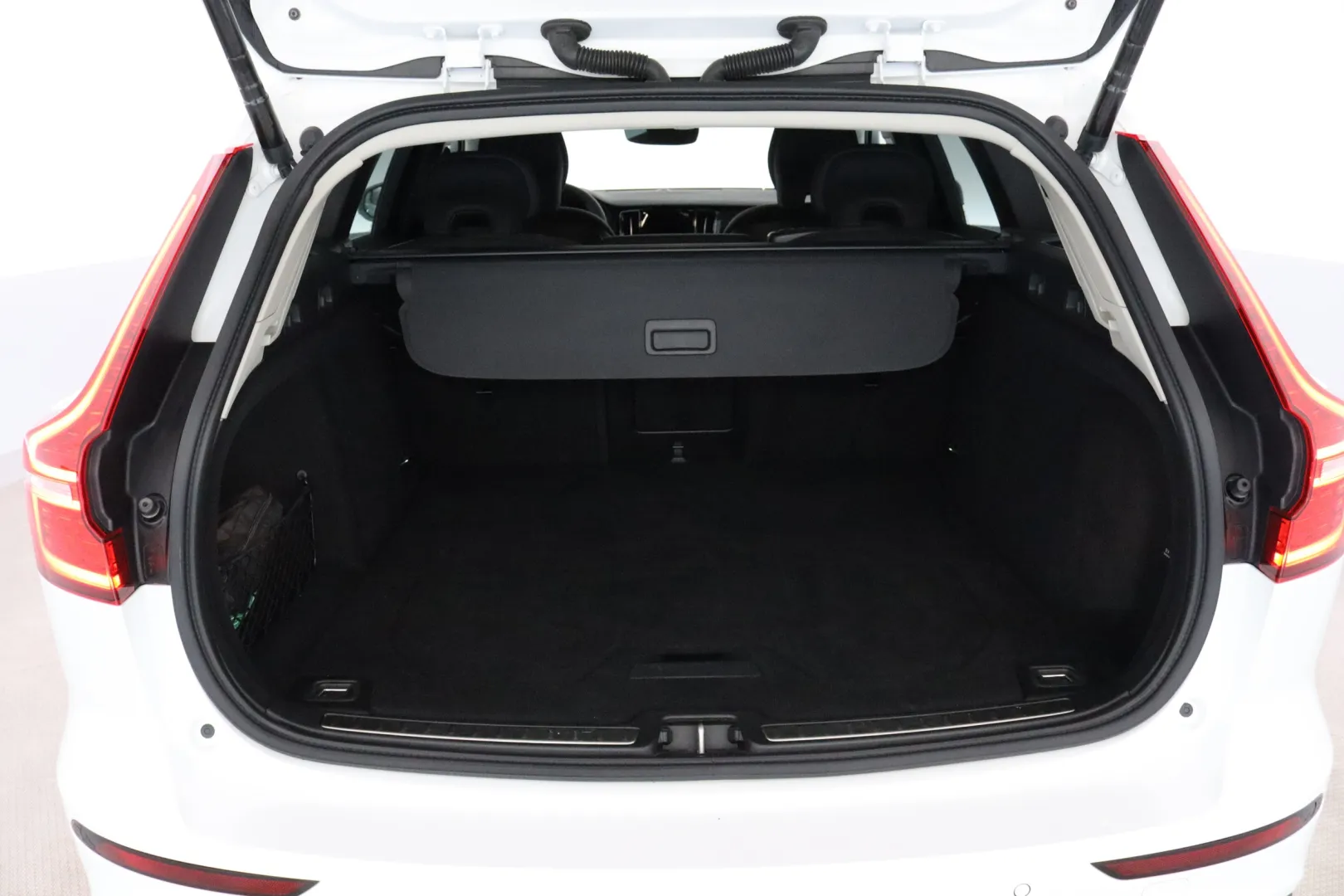 Volvo V60 SYY-446 carousel image