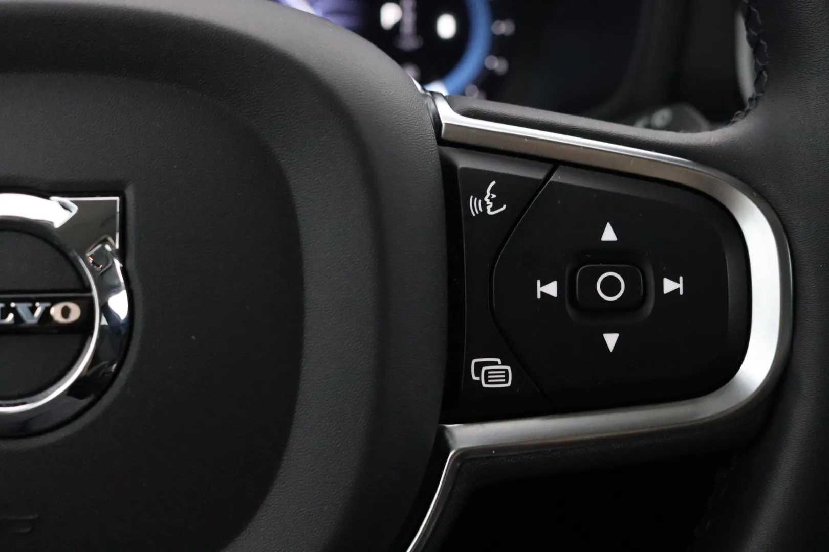 Volvo V60 SYY-446 carousel image