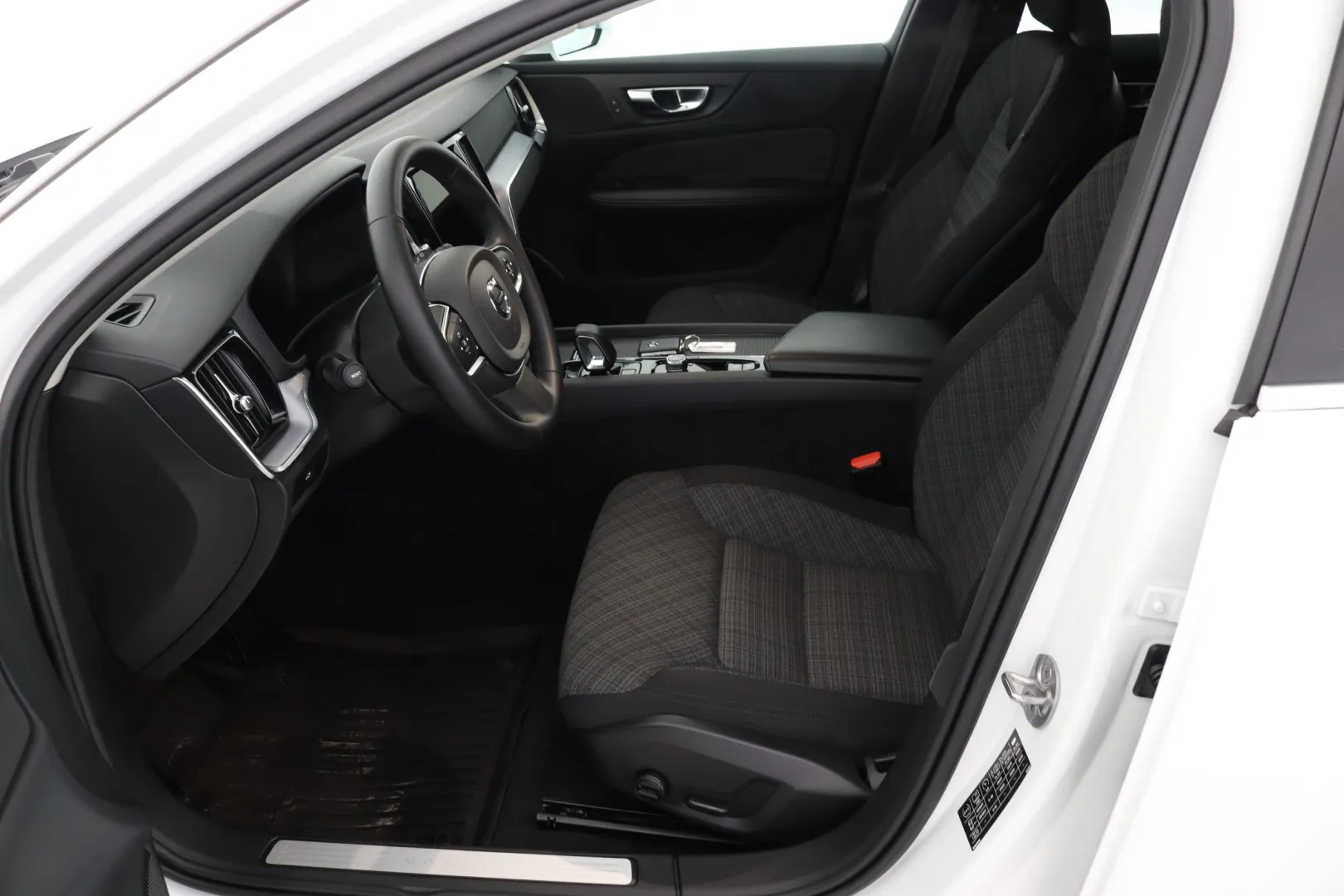 Volvo V60 SYY-446 carousel image