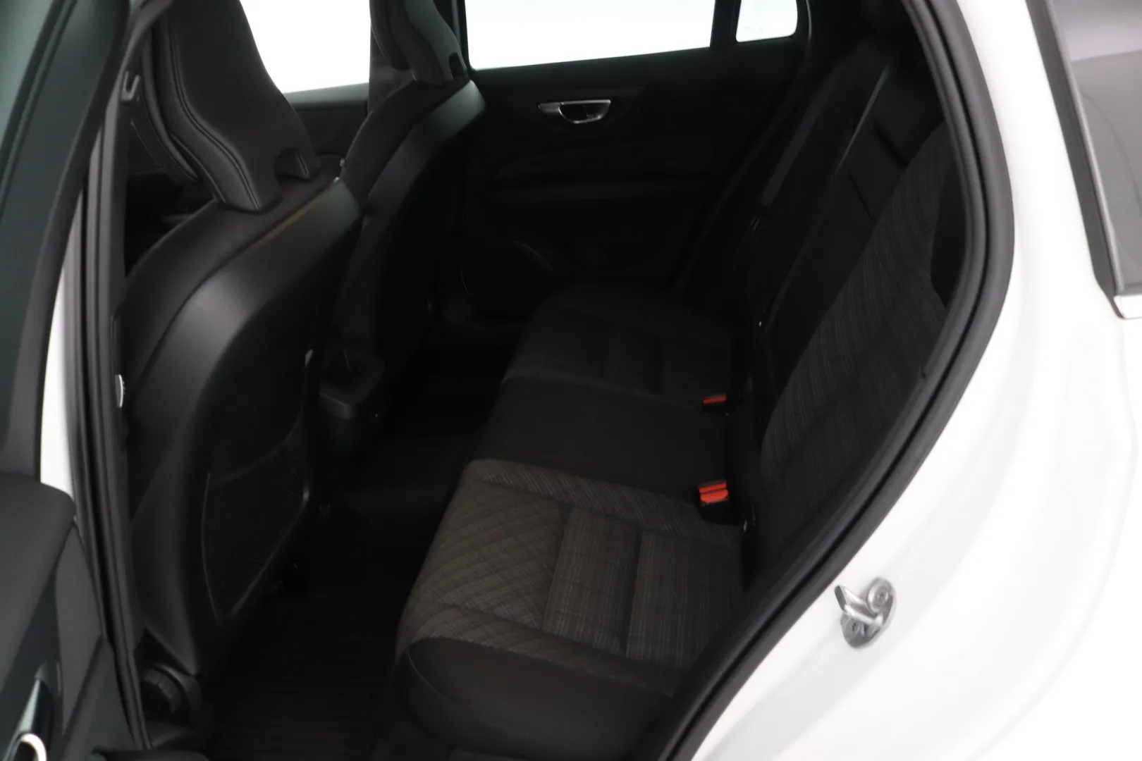 Volvo V60 SYY-446 carousel image