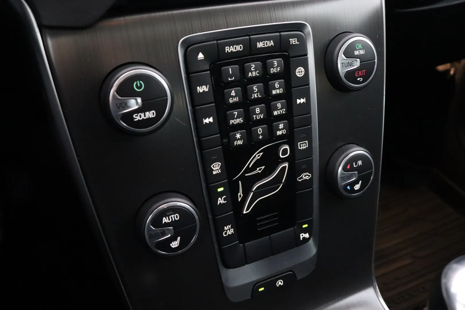 VOLVO V40 VXP-716 carousel image