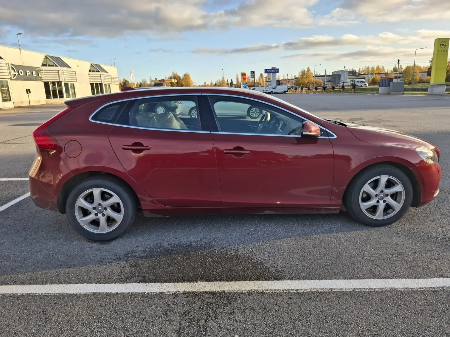 VOLVO V40 VXP-716 carousel image
