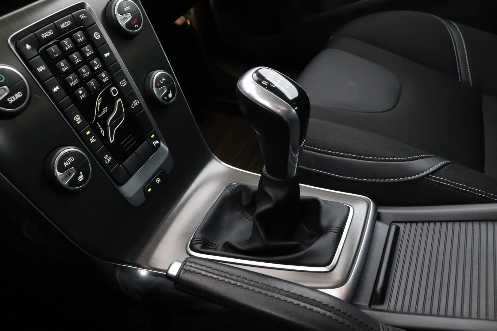 VOLVO V40 VXP-716 carousel image