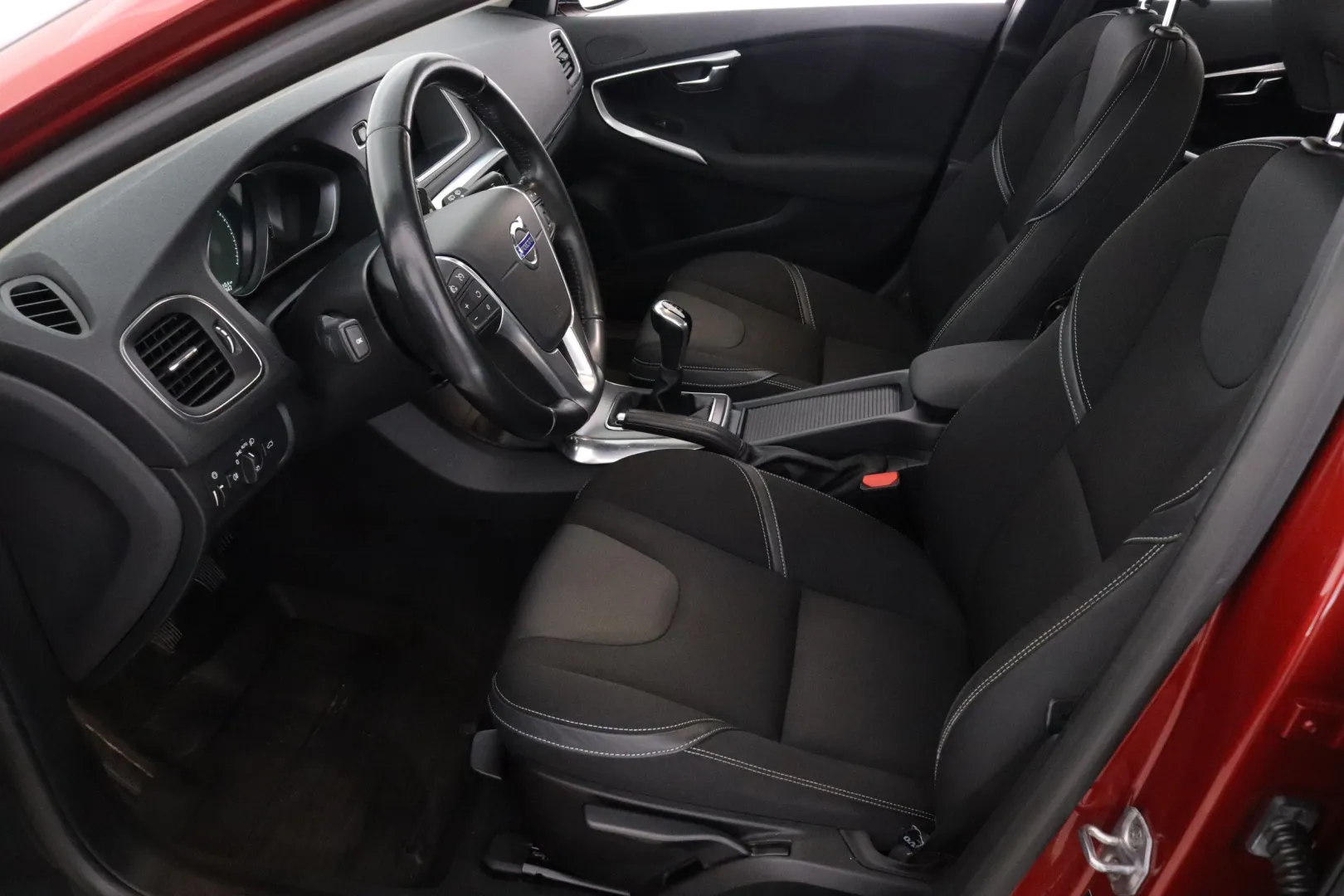 VOLVO V40 VXP-716 carousel image