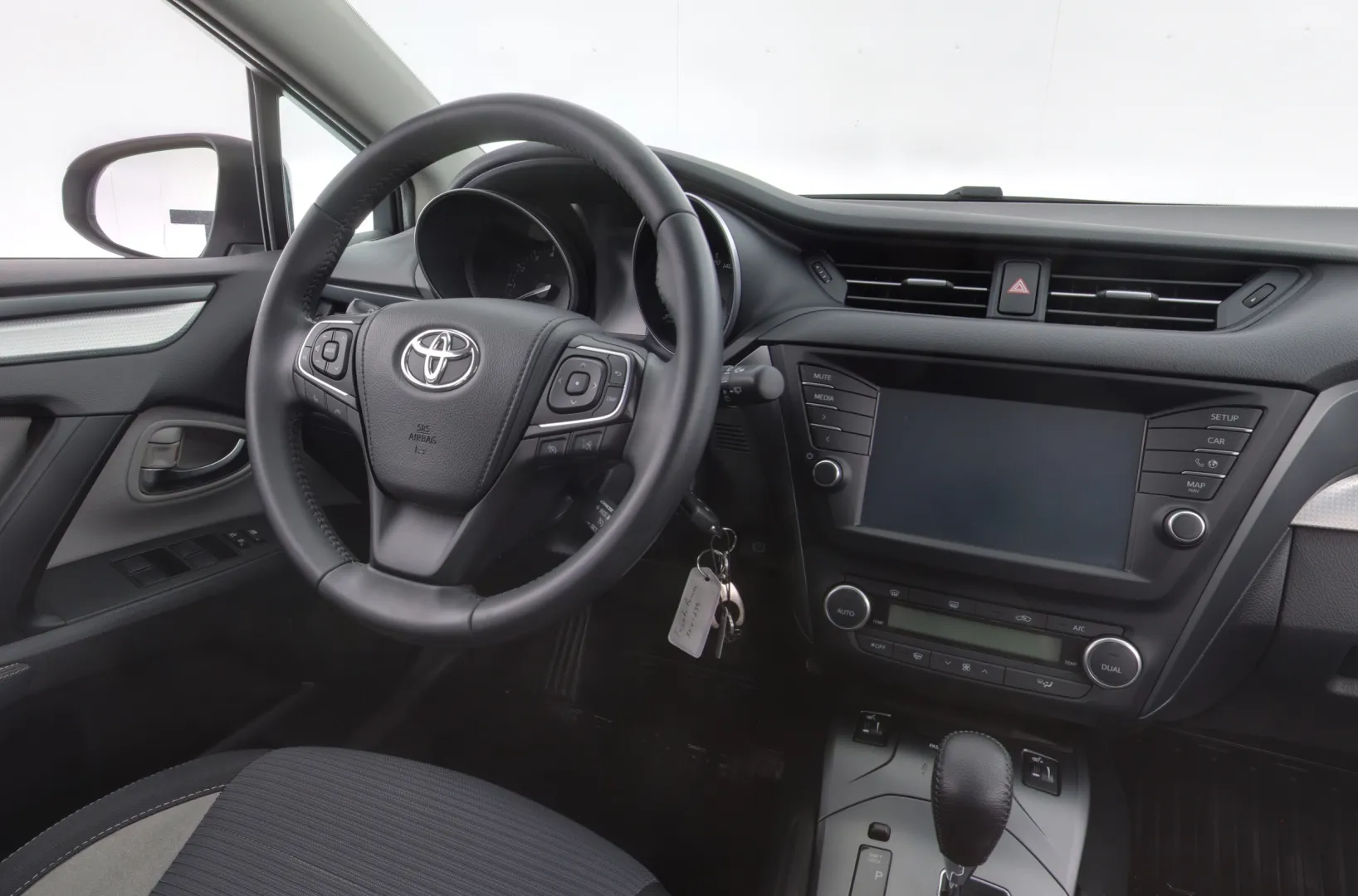 TOYOTA Avensis XNU-239 carousel image