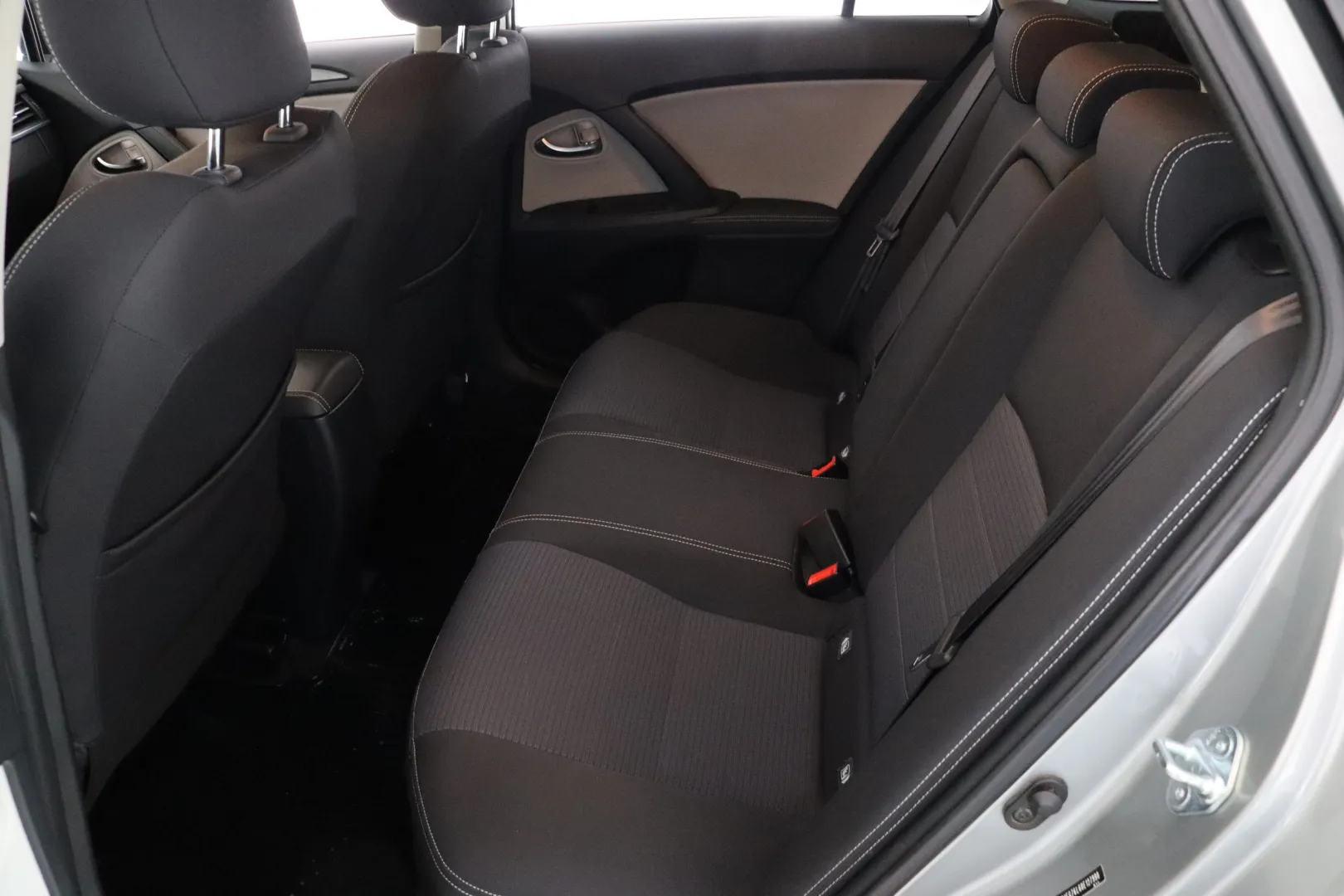 TOYOTA Avensis XNU-239 carousel image