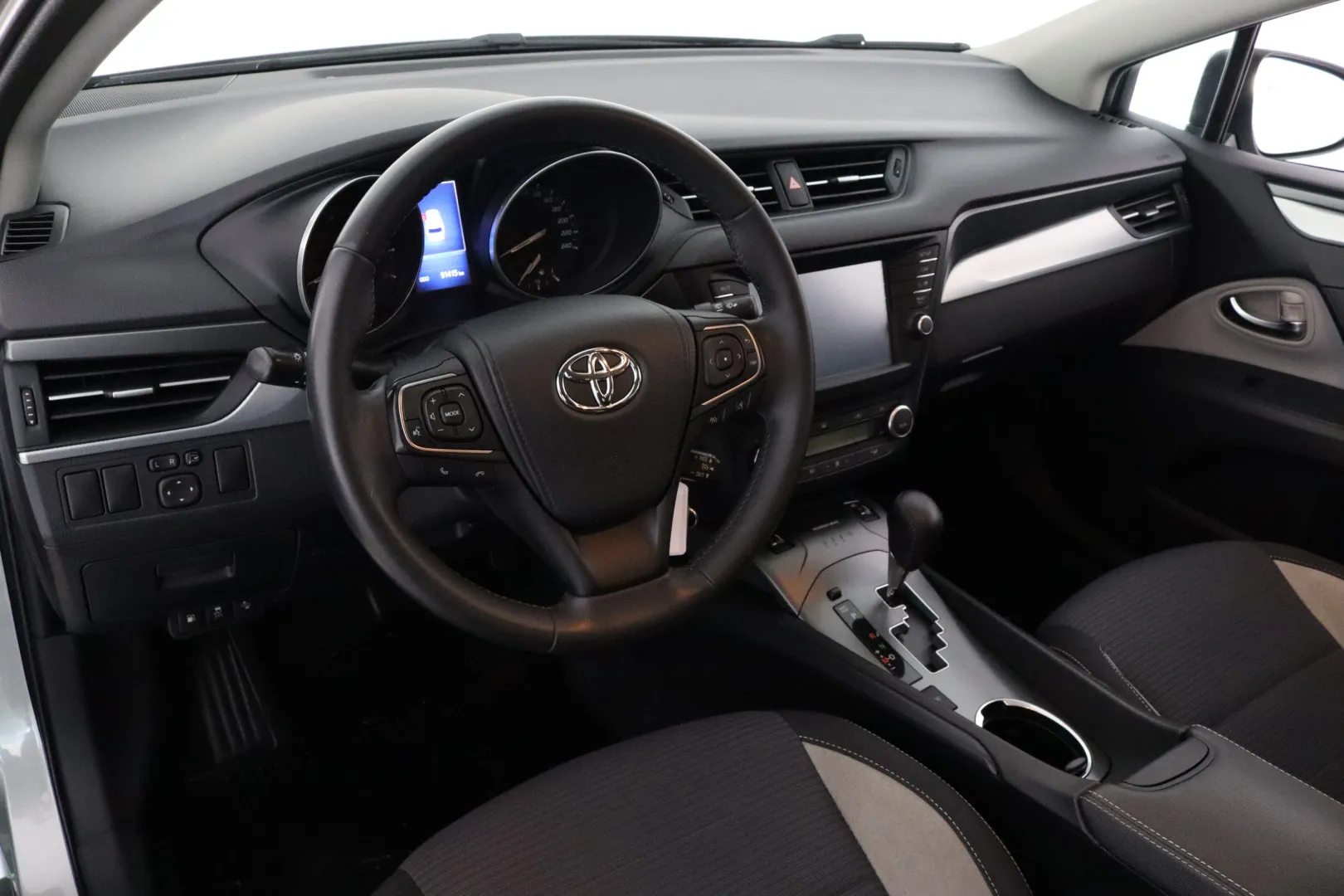 TOYOTA Avensis XNU-239 carousel image