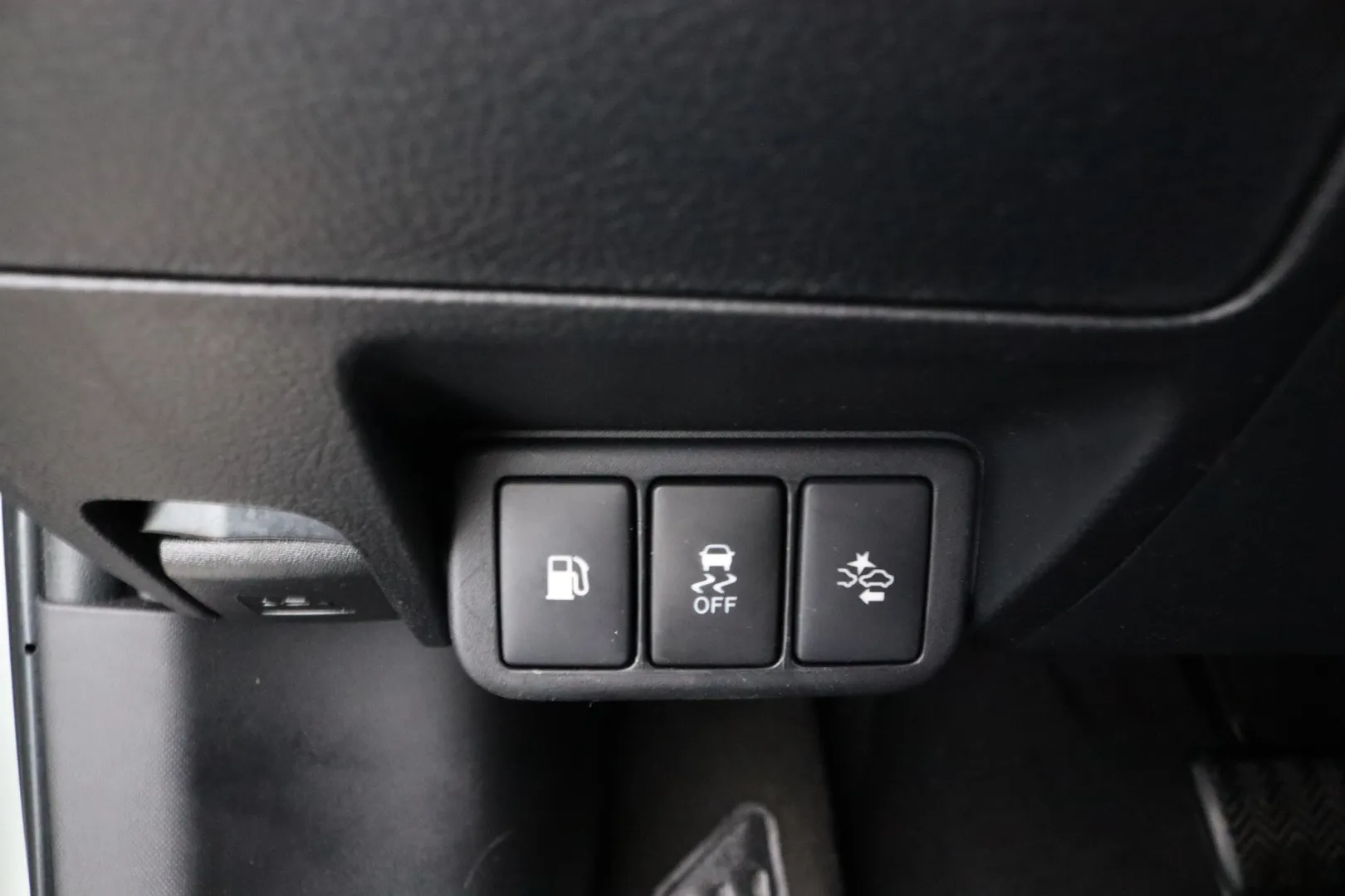 TOYOTA Avensis XNU-239 carousel image