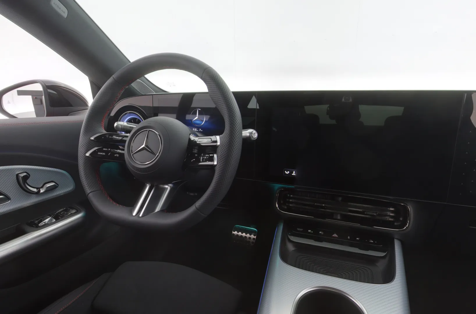 Mercedes-Benz CLA JOI-122 carousel image