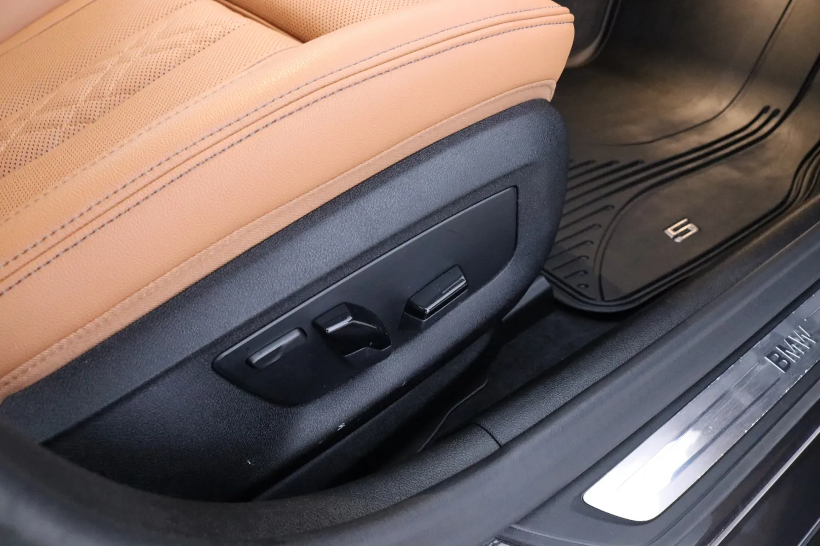 BMW 530 ESK-239 carousel image