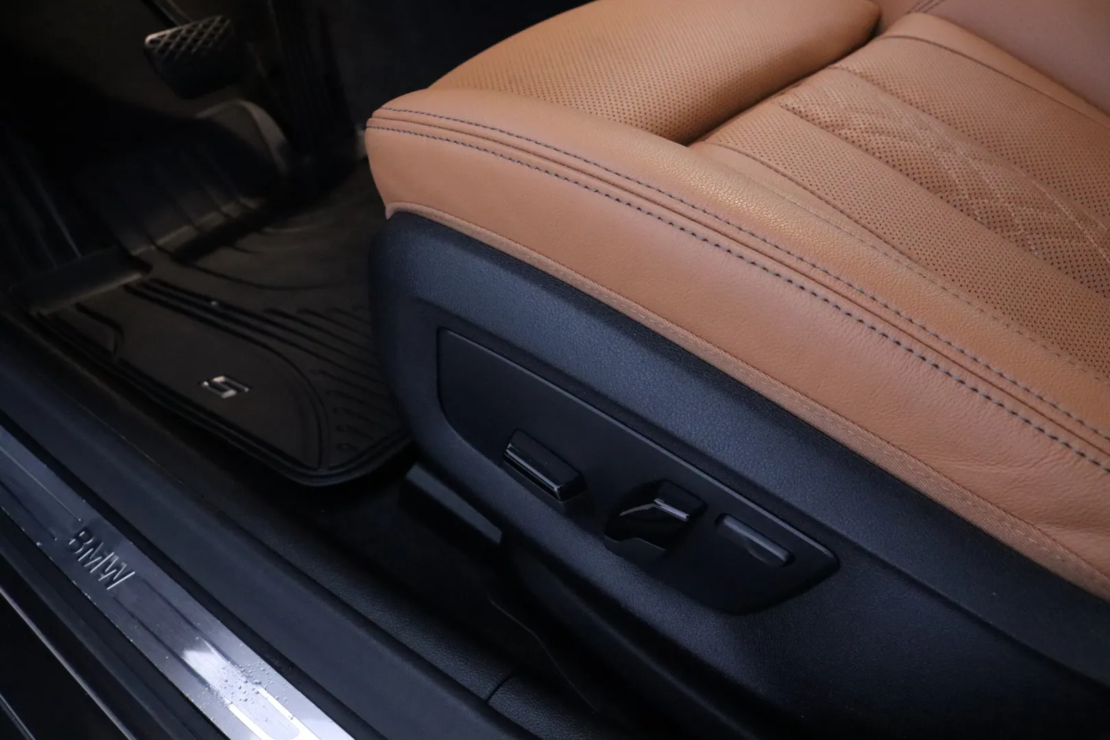BMW 530 ESK-239 carousel image
