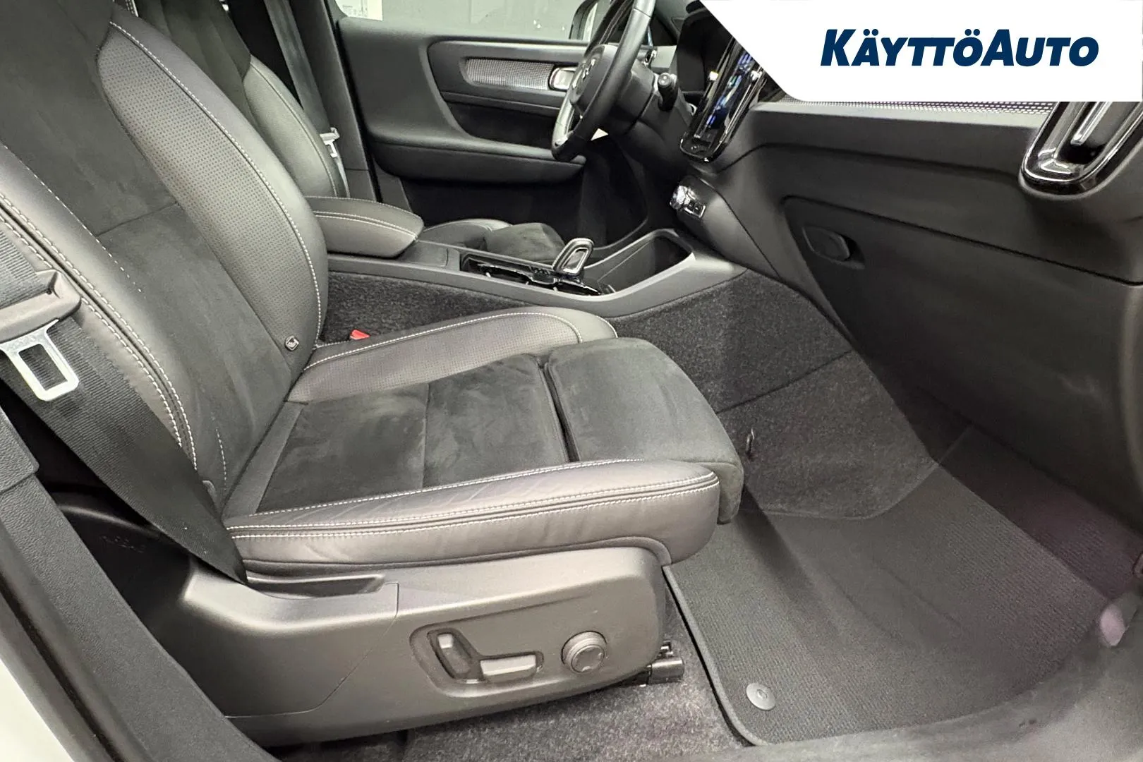 VOLVO XC40 LPL-845 carousel image