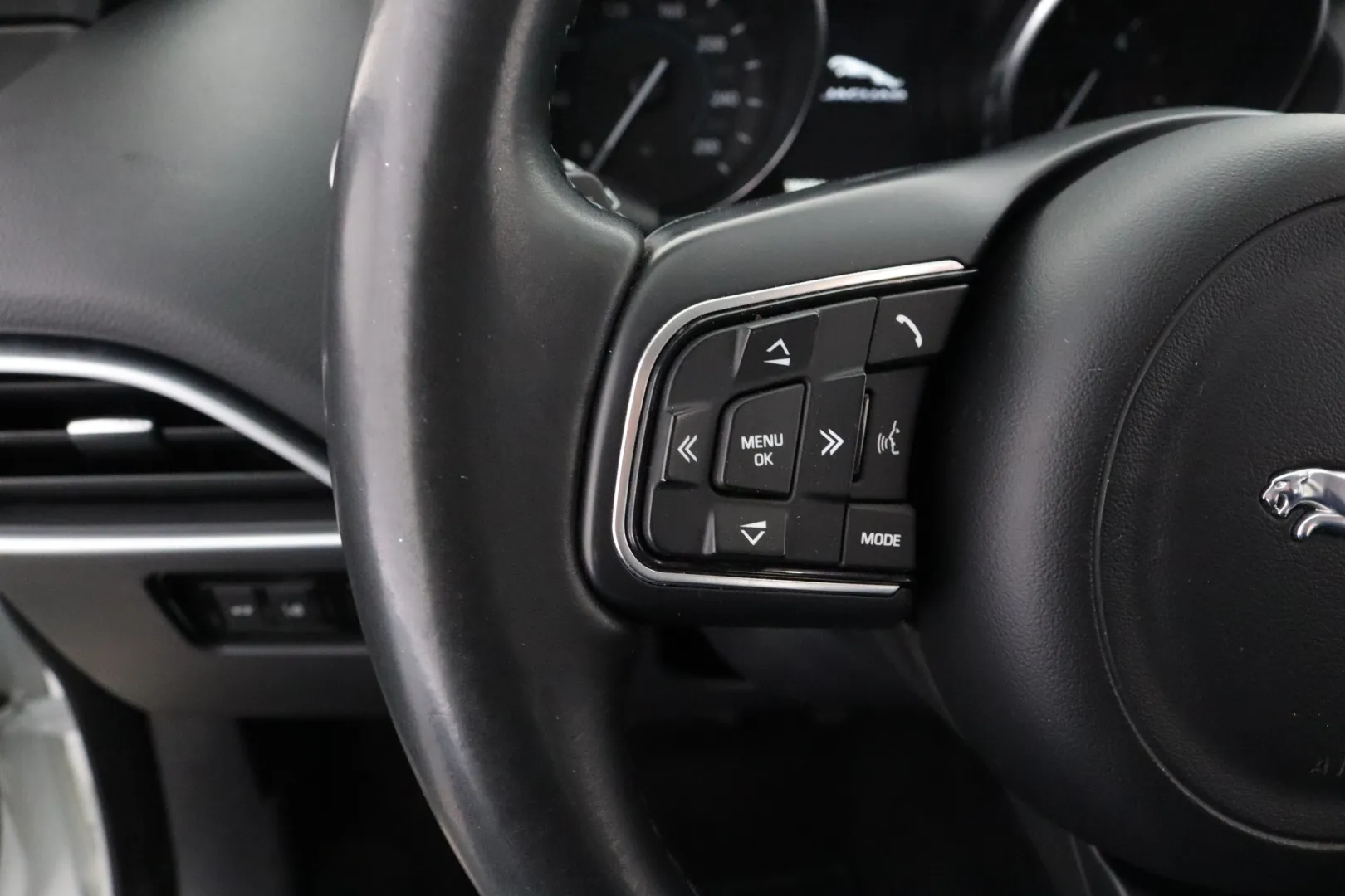 JAGUAR F-PACE OVN-292 carousel image