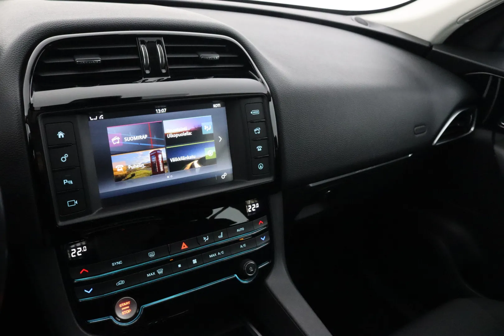 JAGUAR F-PACE OVN-292 carousel image