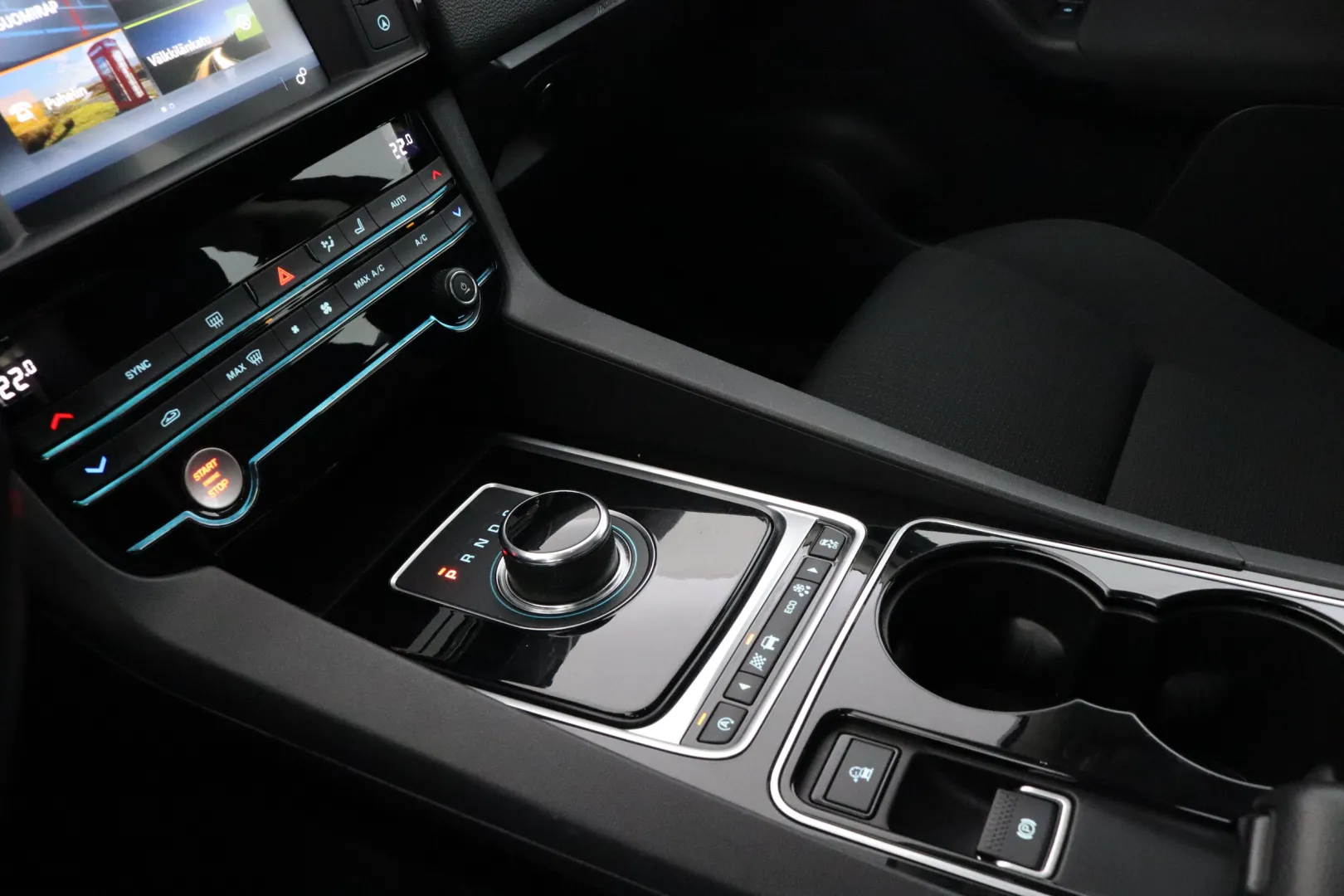 JAGUAR F-PACE OVN-292 carousel image