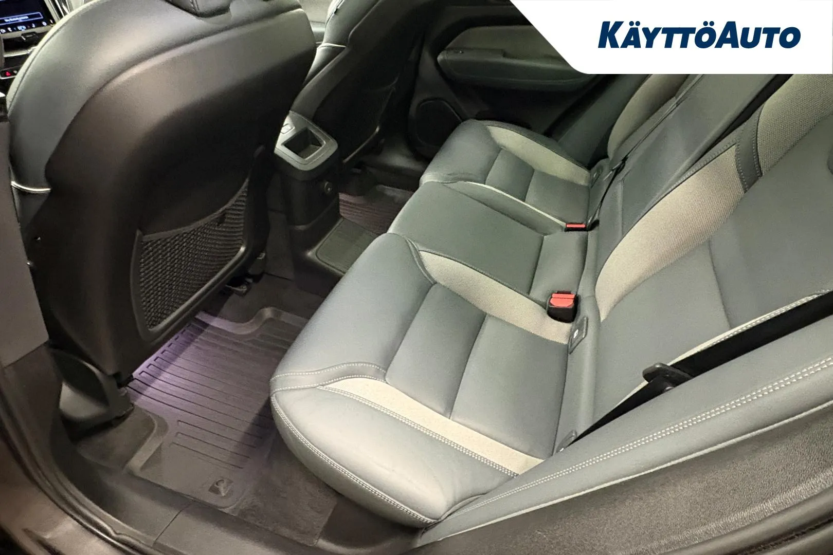 VOLVO XC60 YKZ-394 carousel image