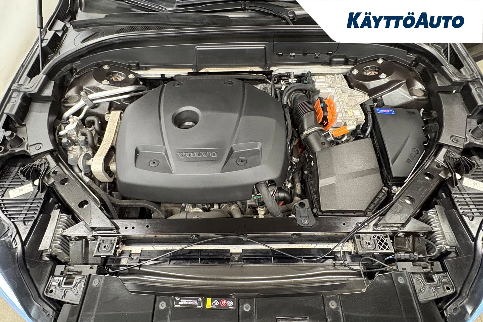 VOLVO XC60 YKZ-394 carousel image