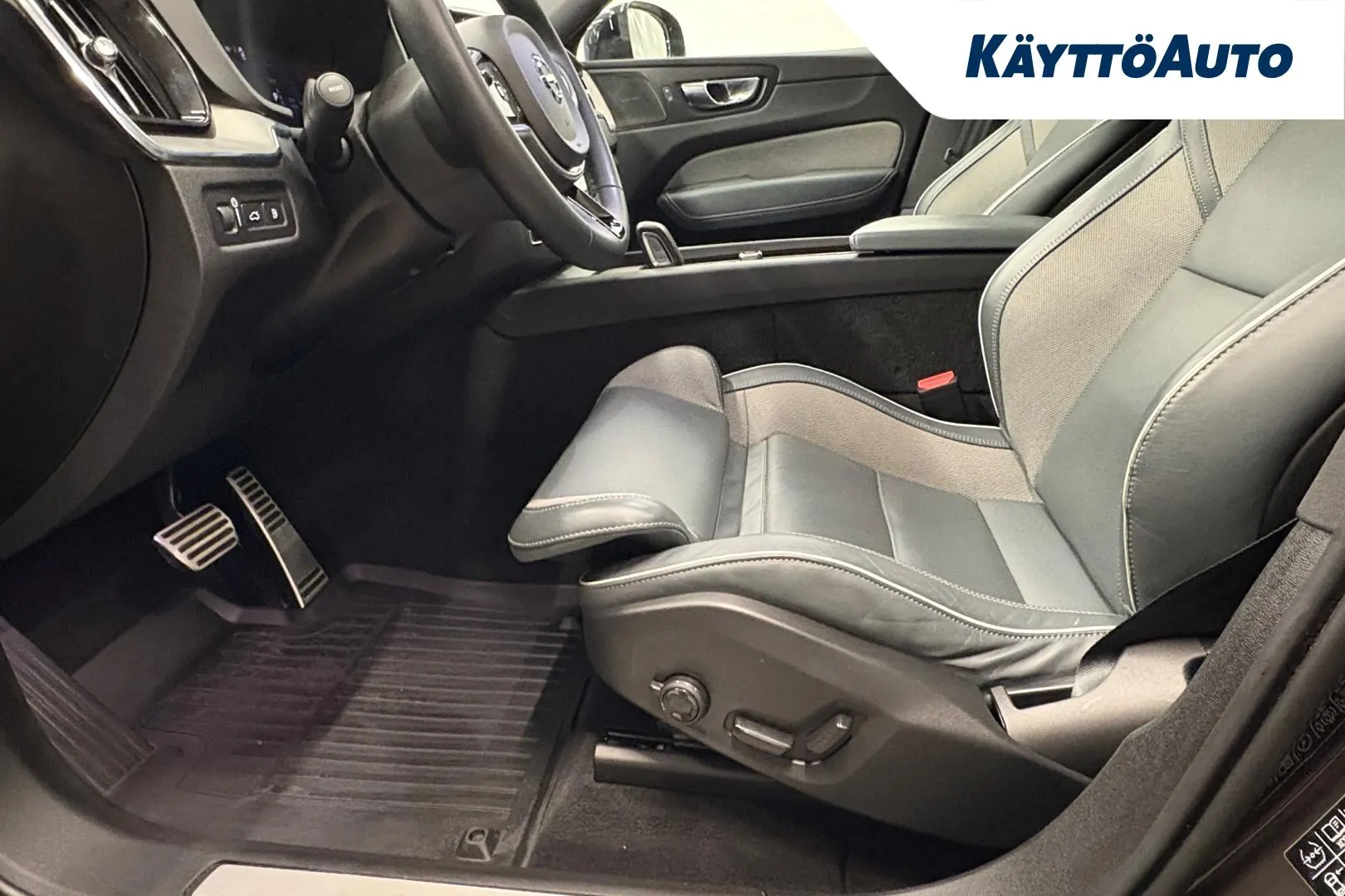 VOLVO XC60 YKZ-394 carousel image