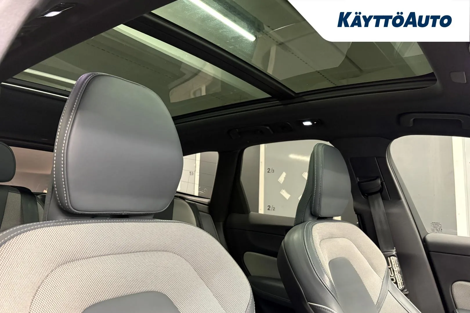 VOLVO XC60 YKZ-394 carousel image