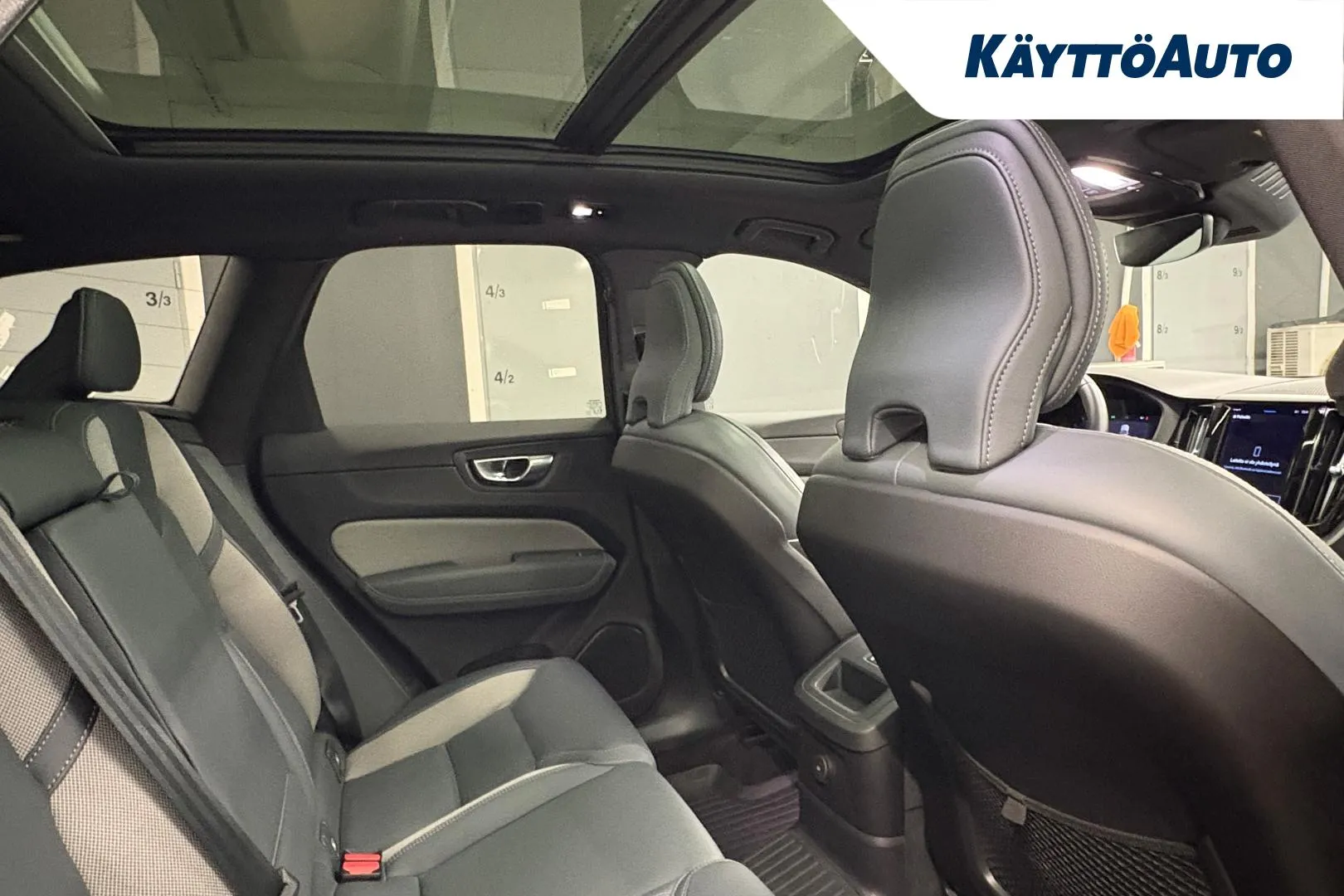 VOLVO XC60 YKZ-394 carousel image