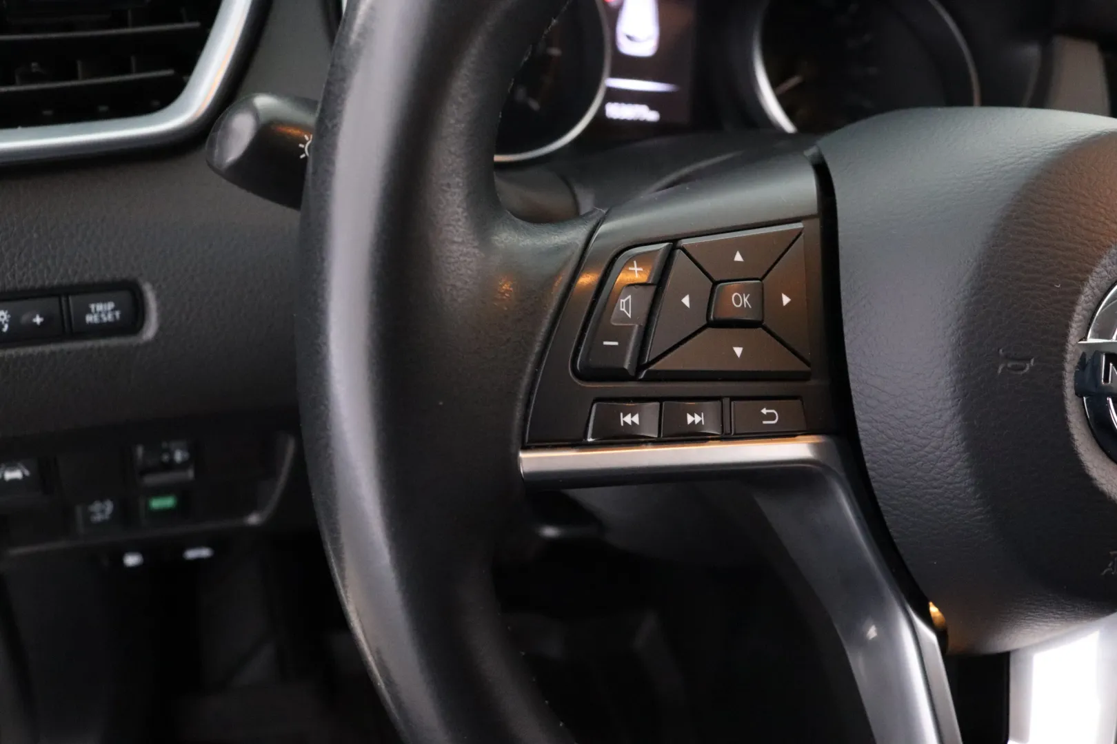 NISSAN Qashqai BVA-890 carousel image